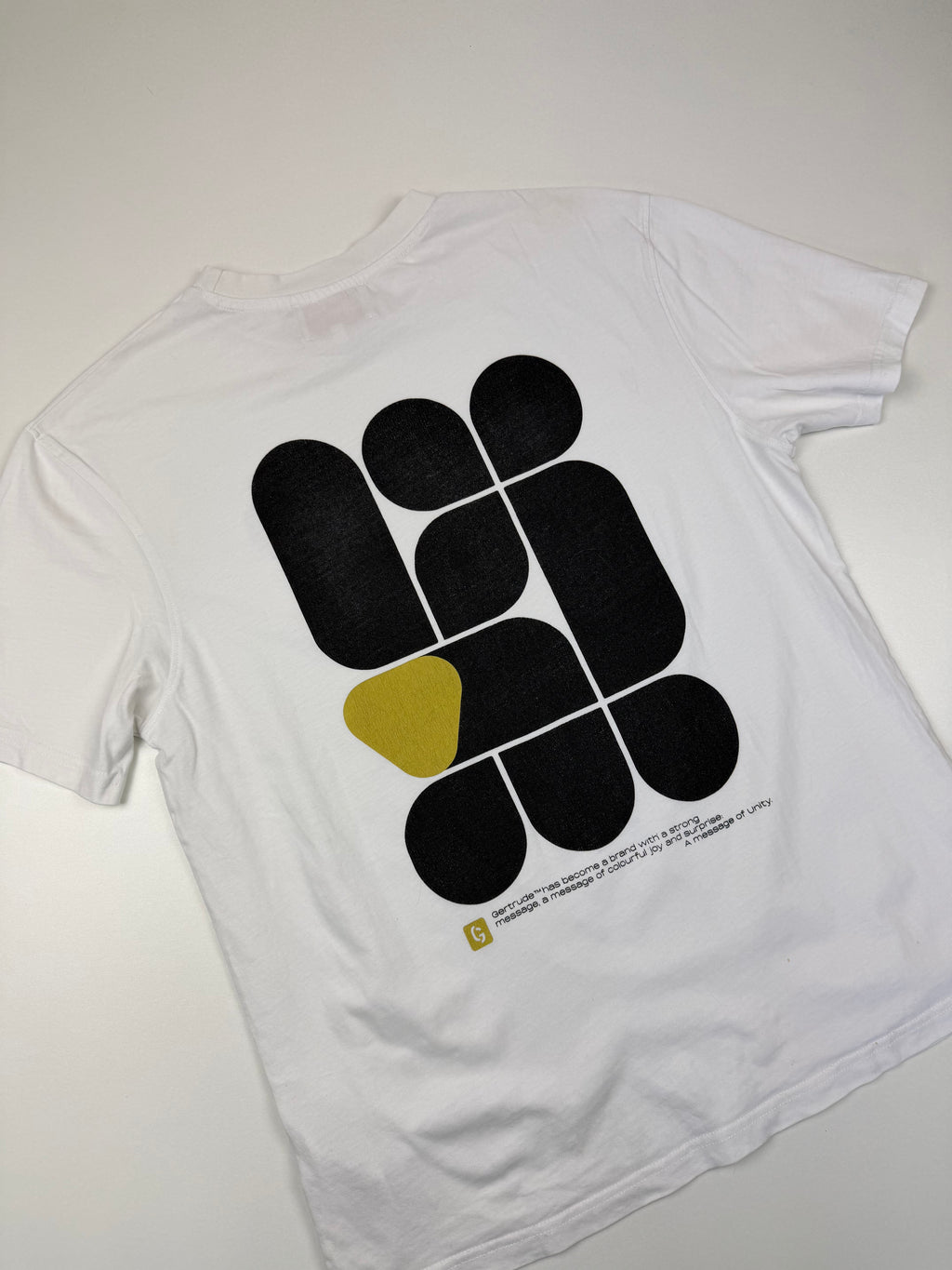 T-shirt Gertrude – Taille S – Blanc avec Motif au Dos