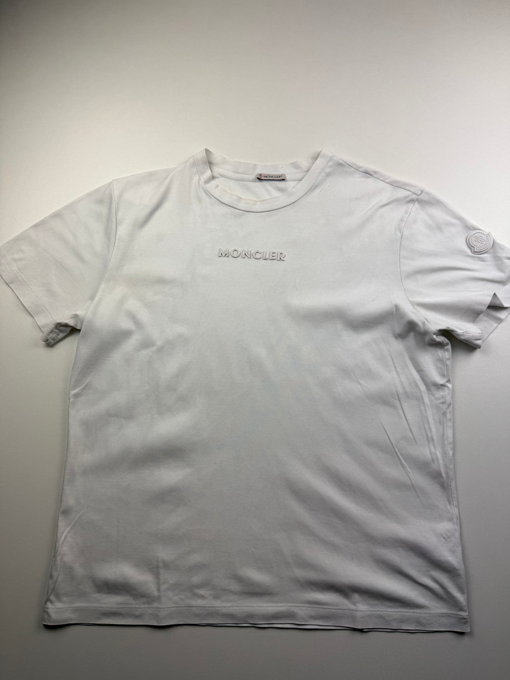 T-Shirt Moncler – Taille M – Blanc – Logo Avant et Patch