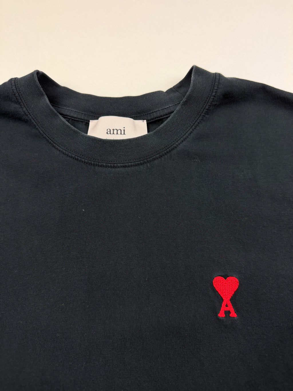T-Shirt AMI Paris – Taille L – Noir – Logo Cœur Rouge