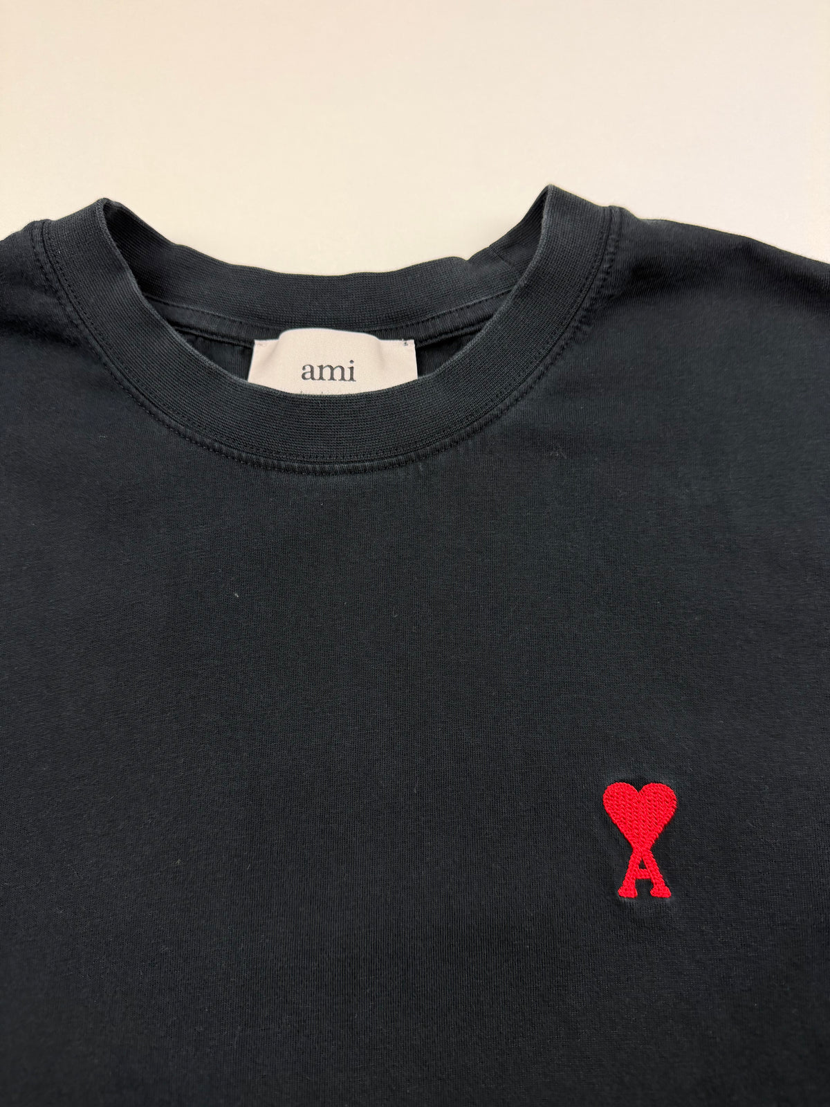 T-Shirt AMI Paris – Taille L – Noir – Logo Cœur Rouge