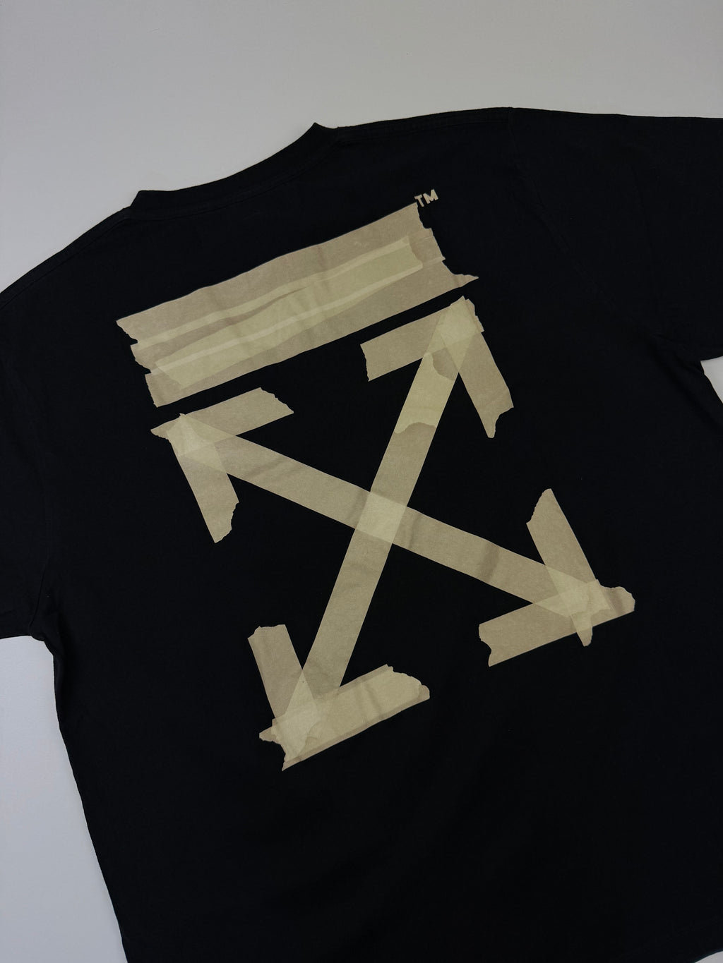 T-shirt Off-White “Tape Arrows” – Taille L – Noir / Beige