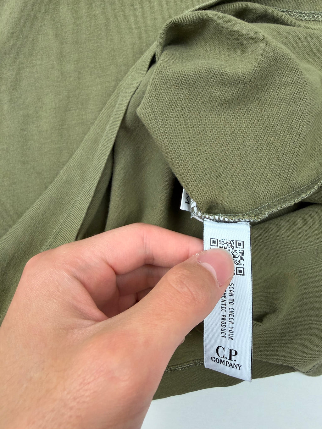 T-shirt C.P. Company – Taille M – Kaki avec Logo Poitrine