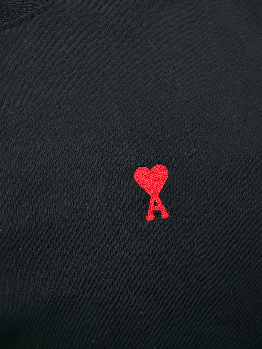 T-shirt AMI – Taille M – Noir avec Cœur Rouge