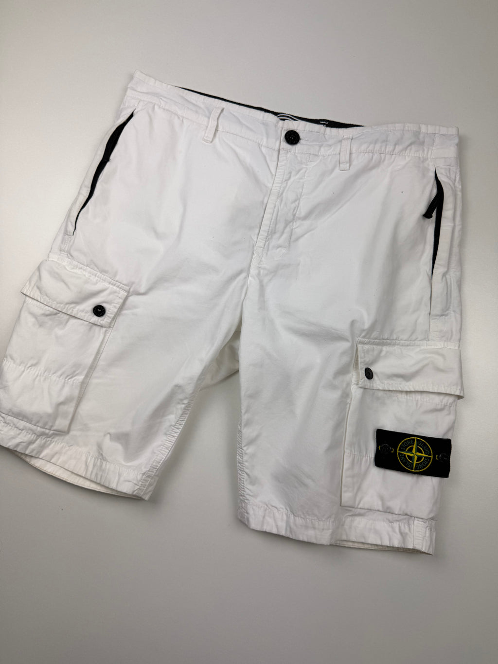 Short Cargo Stone Island – Taille L / W33 – Blanc
