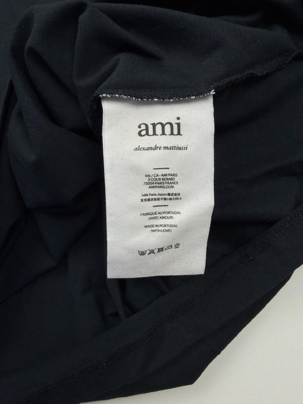 T-shirt AMI – Taille M – Noir avec Cœur Rouge