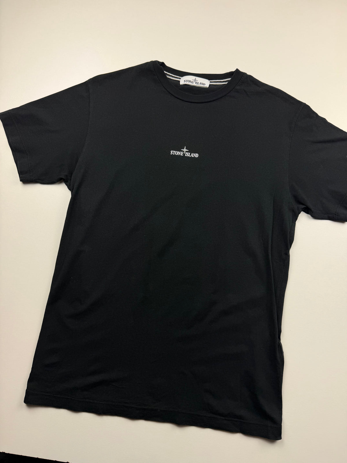 T-Shirt Stone Island – Taille M – Noir – Motif Dos