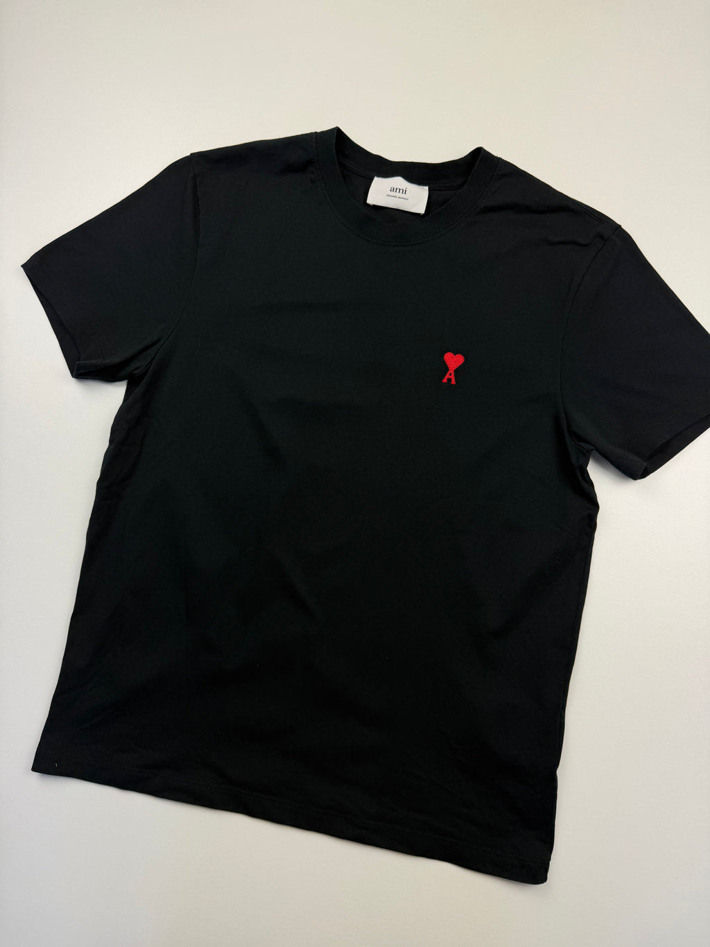 T-shirt AMI – Taille M – Noir avec Cœur Rouge
