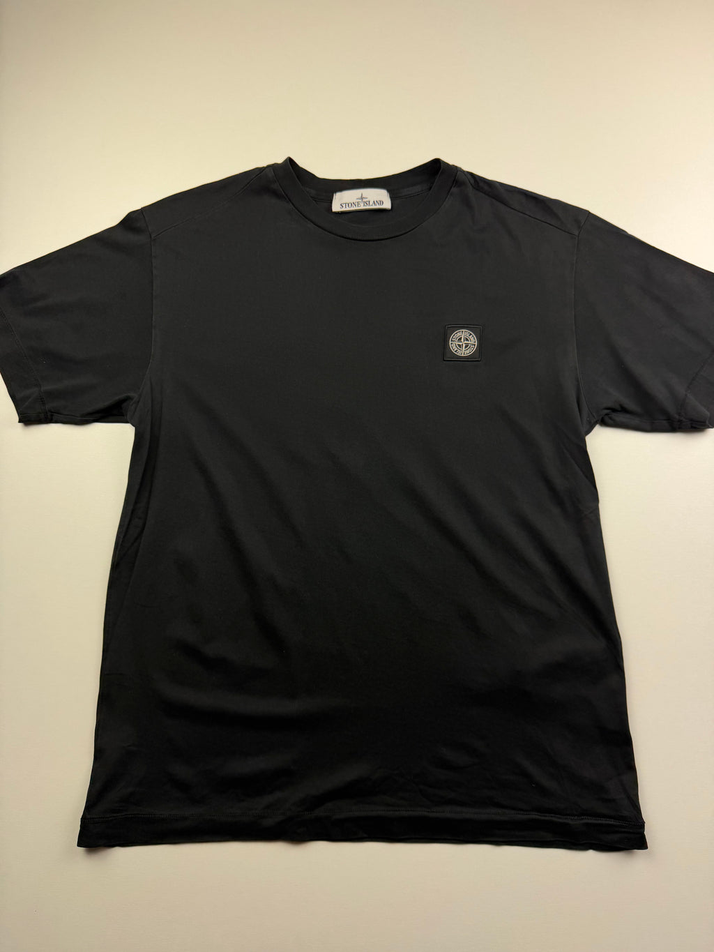 T-Shirt Stone Island – Taille M – Noir – Logo Poitrine