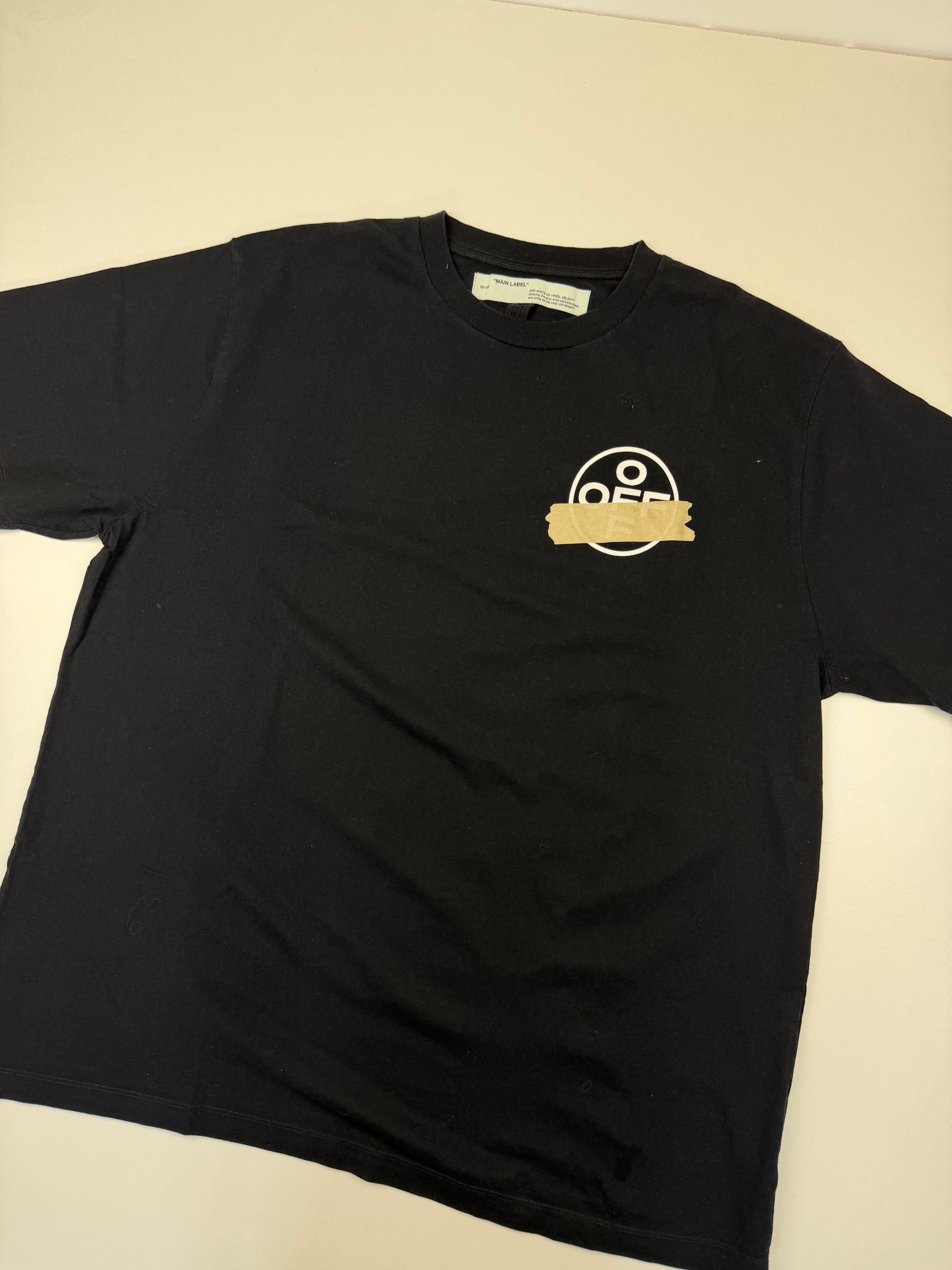 T-shirt Off-White “Tape Arrows” – Taille L – Noir / Beige