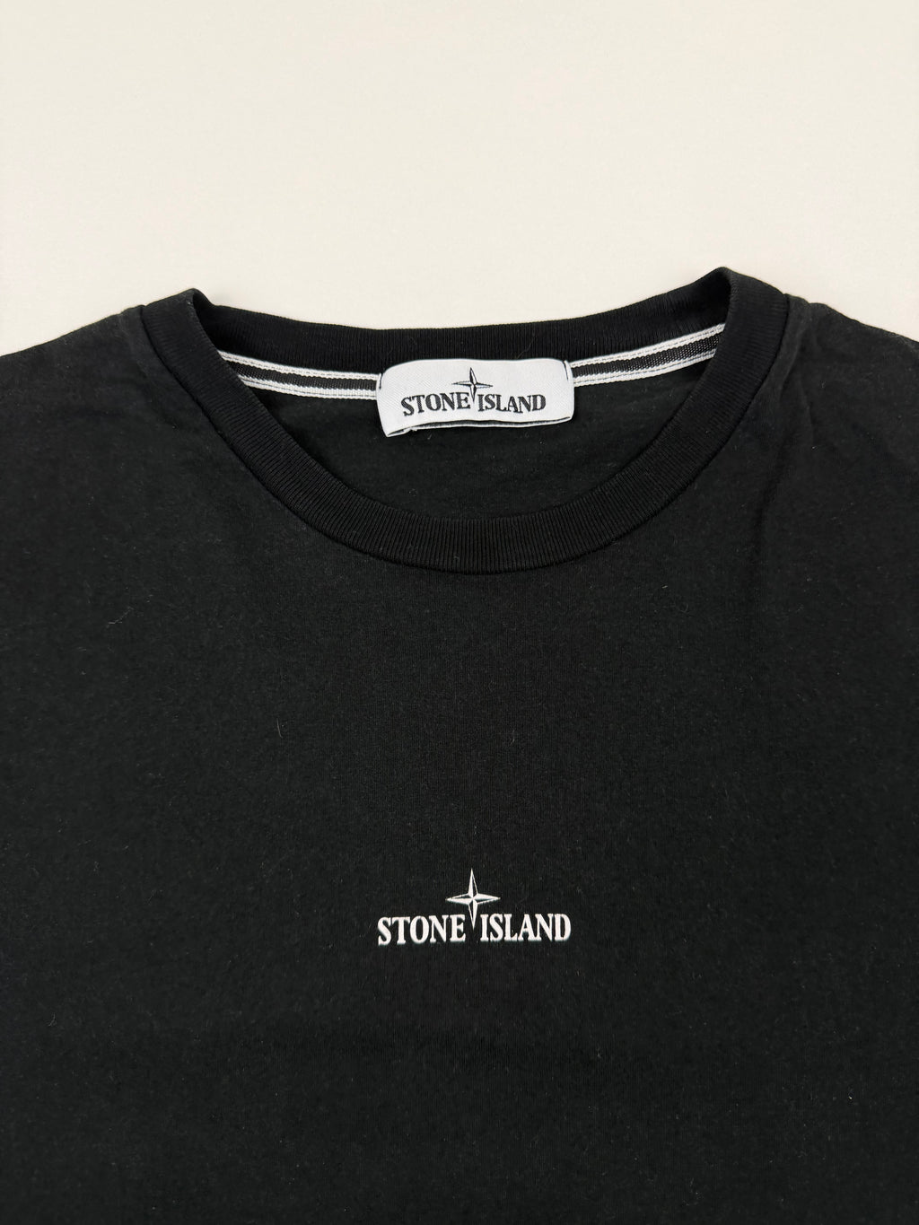 T-shirt Stone Island – Taille M – Noir avec Motif au Dos