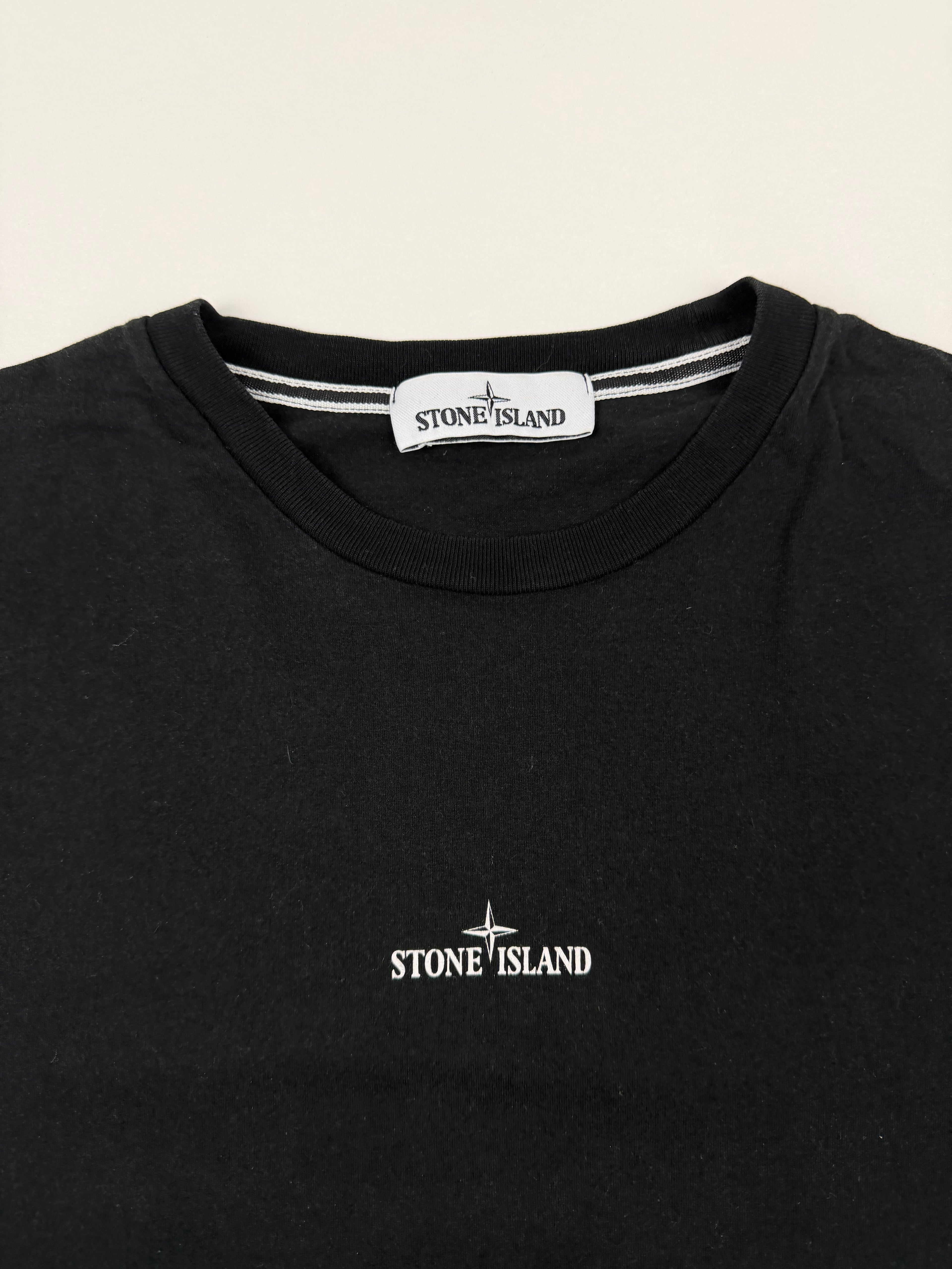 T-shirt Stone Island – Taille M – Noir avec Motif au Dos