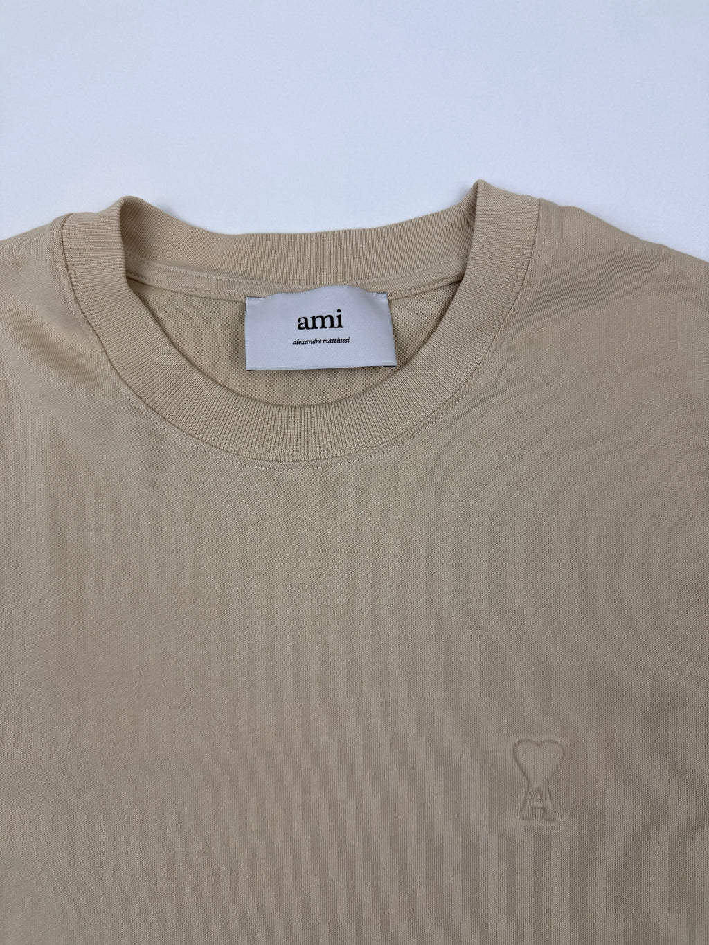 T-shirt AMI “Cœur Embossé Gingembre” – Taille M – Logo ton sur ton