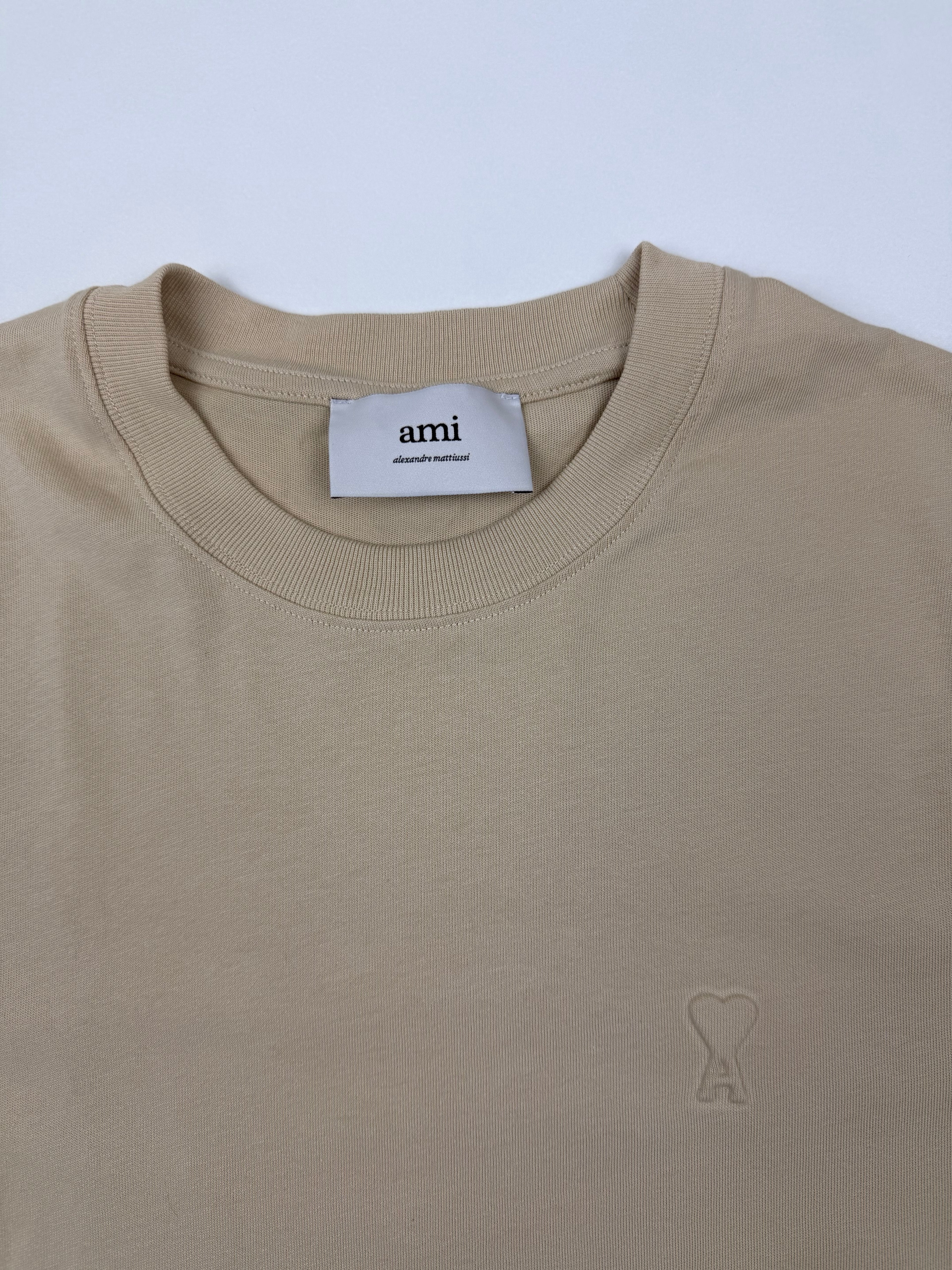 T-shirt AMI “Cœur Embossé Gingembre” – Taille M – Logo ton sur ton