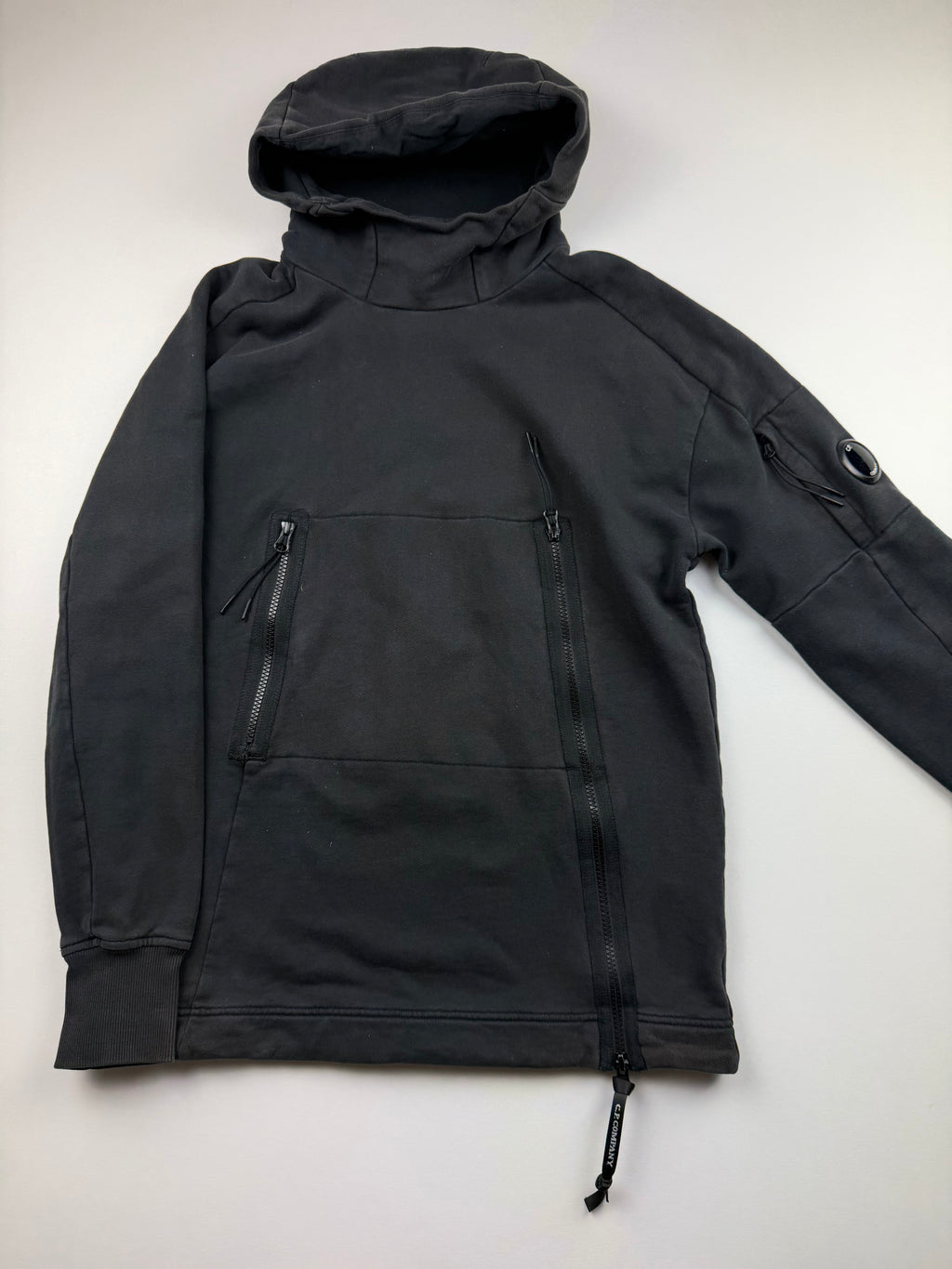 Pull à Capuche C.P. Company – Taille S – Gris Foncé – Zip Avant