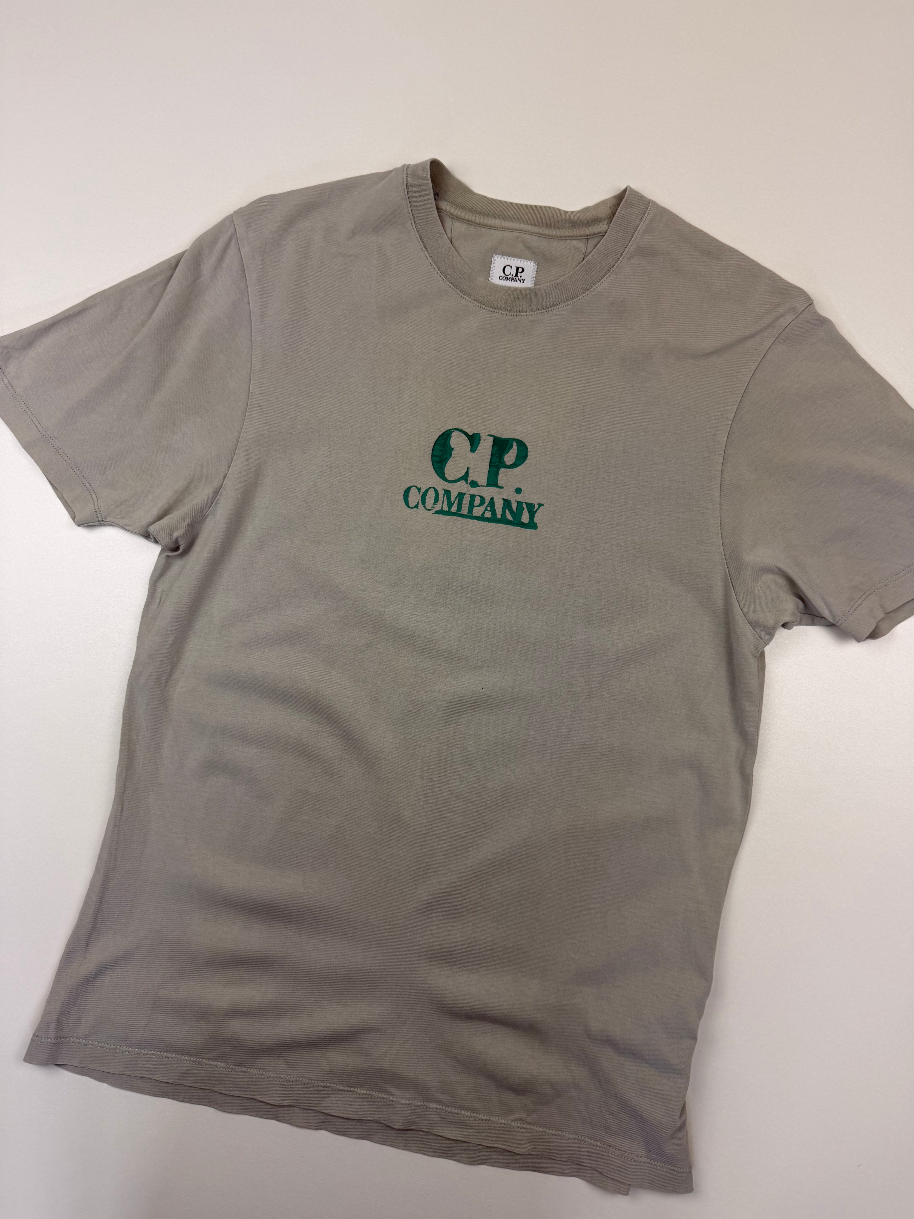 T-shirt C.P. Company – Taille S – Gris avec Motif Avant et Dos Vert