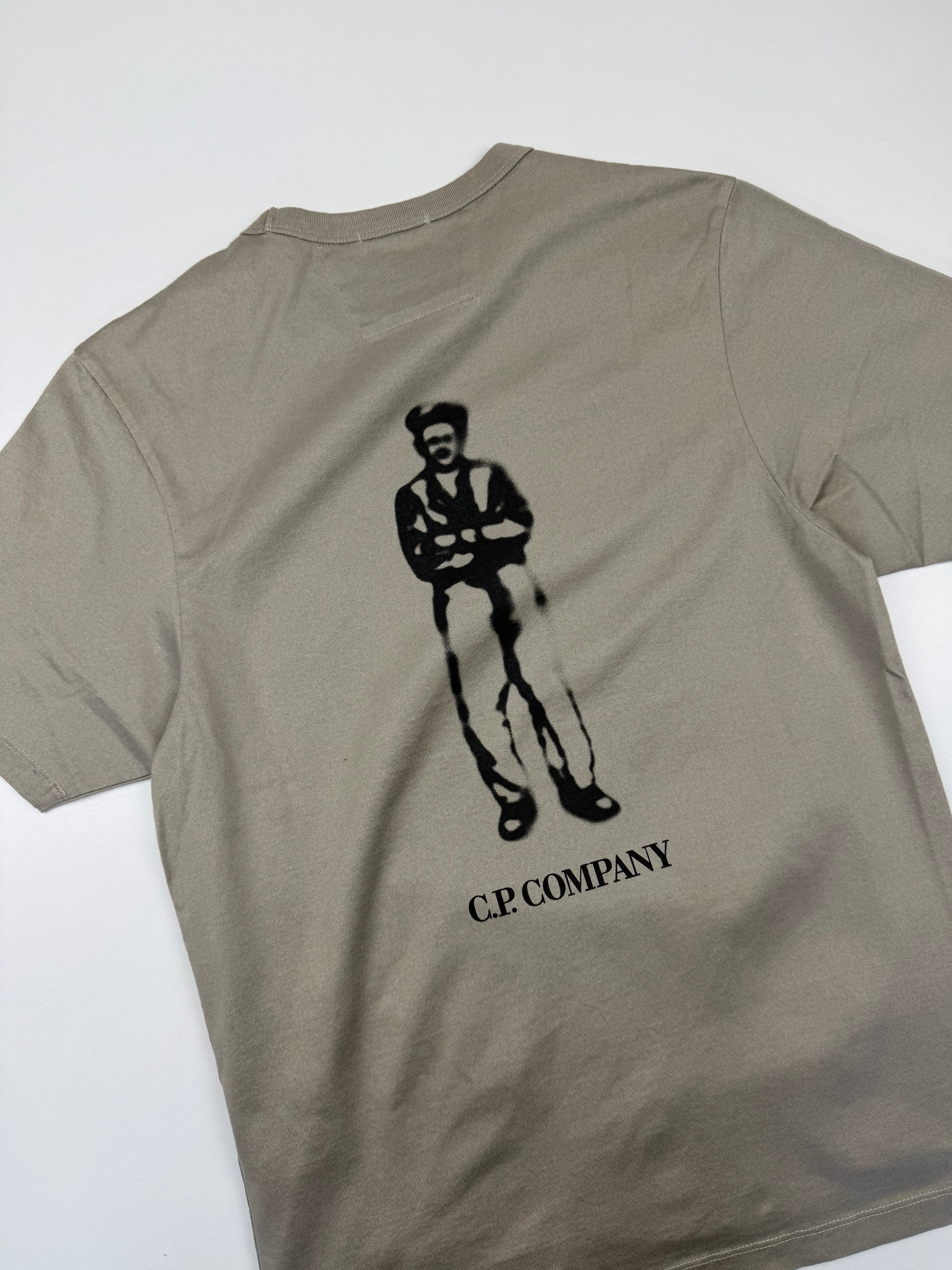 T-shirt C.P. Company – Taille XS (fit S) – Kaki avec Motif Avant &amp; Arrière