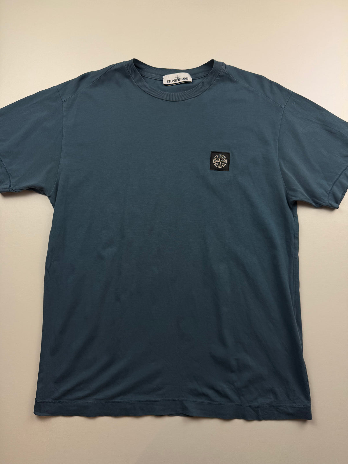 T-Shirt Stone Island – Taille L – Bleu Marine – Logo Poitrine
