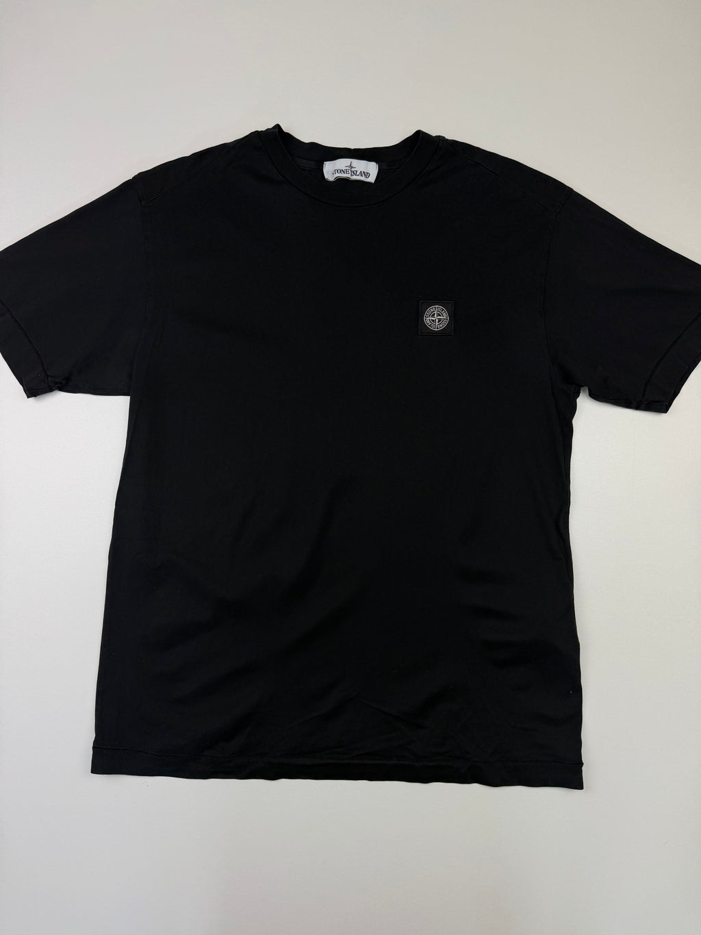 T-shirt Stone Island – Taille M – Noir avec Logo Poitrine