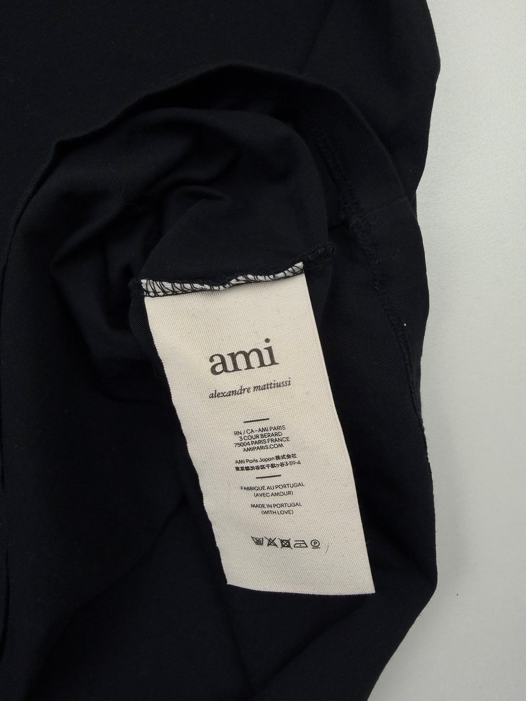 T-shirt AMI – Taille M – Noir avec Logo Cœur Rouge
