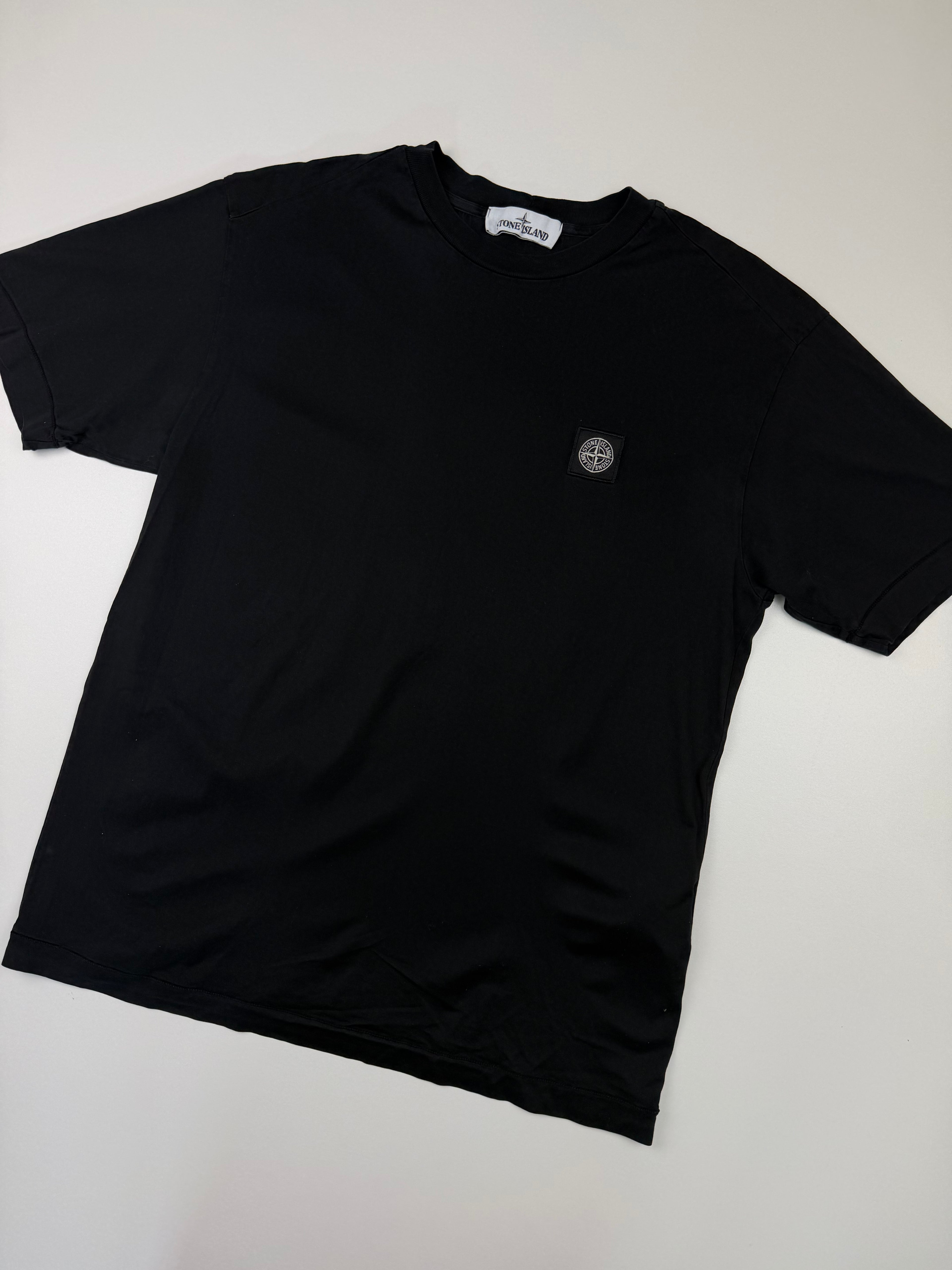 T-shirt Stone Island – Taille M – Noir avec Logo Poitrine