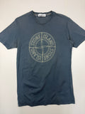 T-shirt Stone Island – Taille M – Bleu/Gris avec Motif à l’Avant