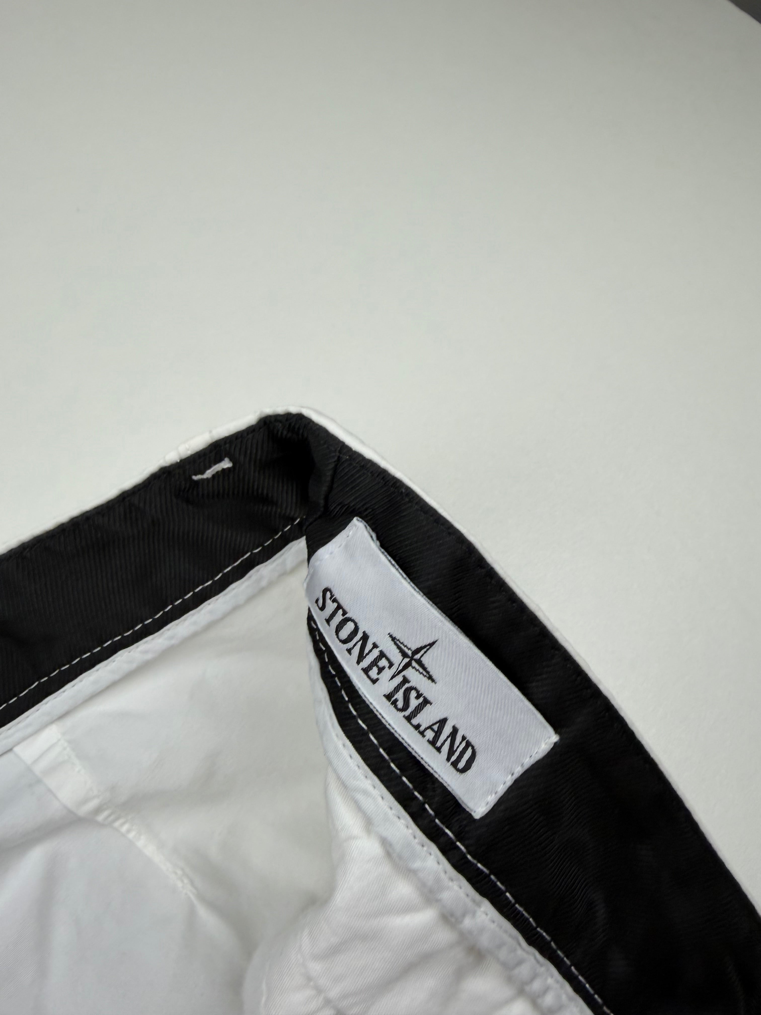 Short Cargo Stone Island – Taille L / W33 – Blanc