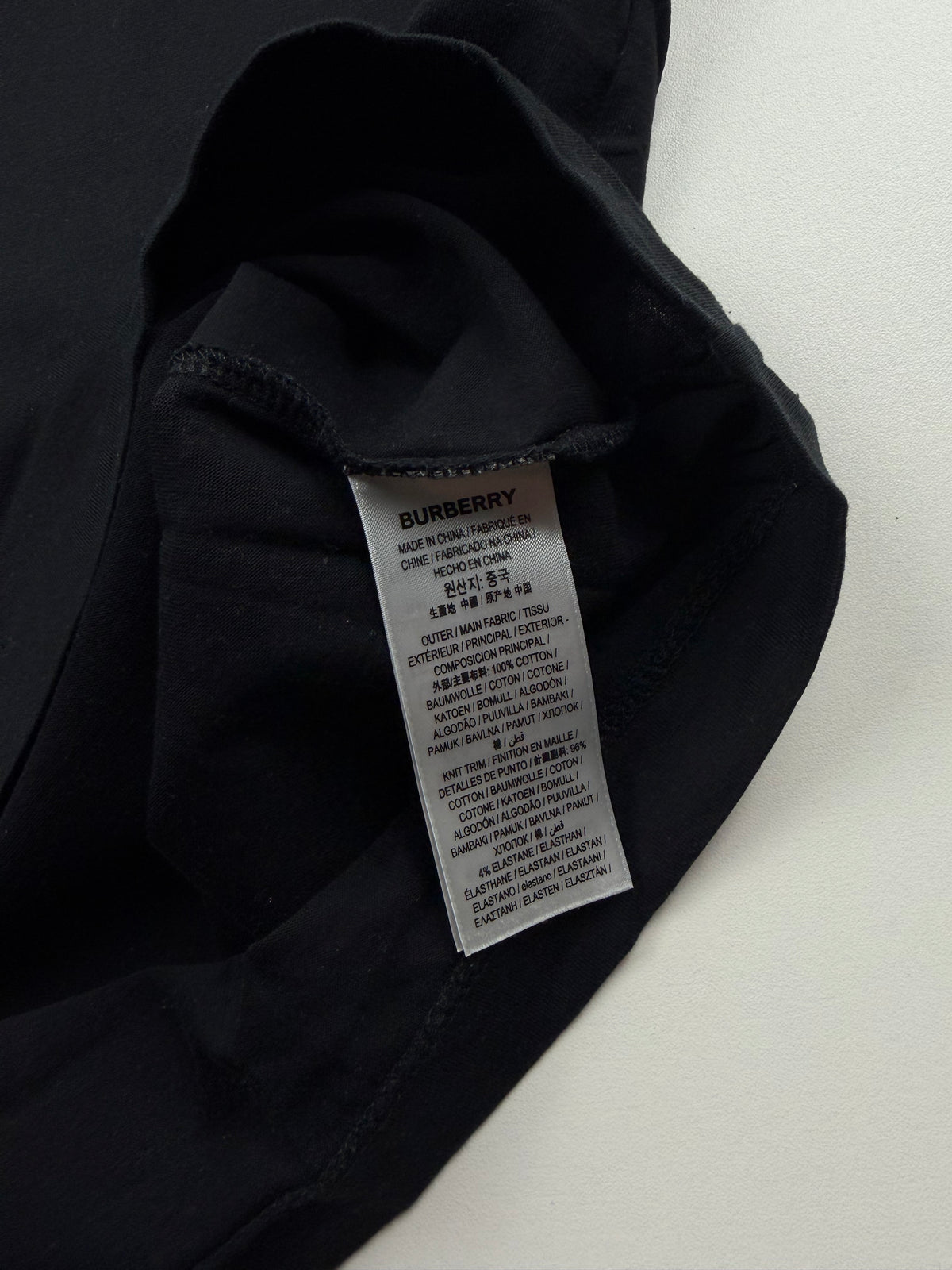 T-Shirt Burberry – Taille M – Noir – Logo Brodé