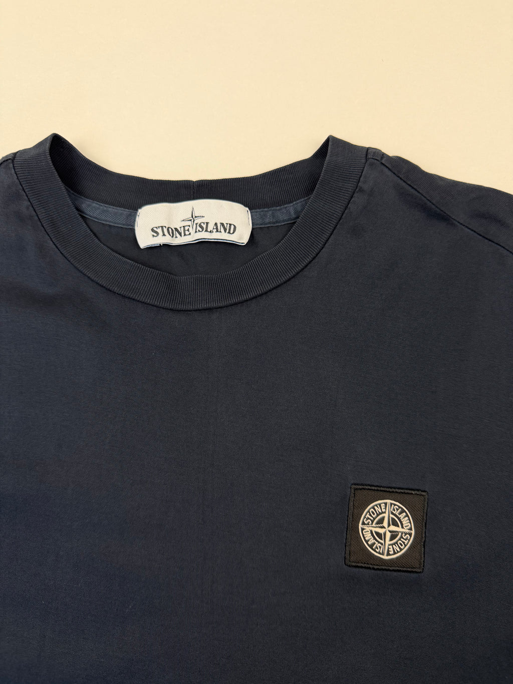 T-shirt Stone Island – Taille S – Bleu Marine avec Logo Poitrine