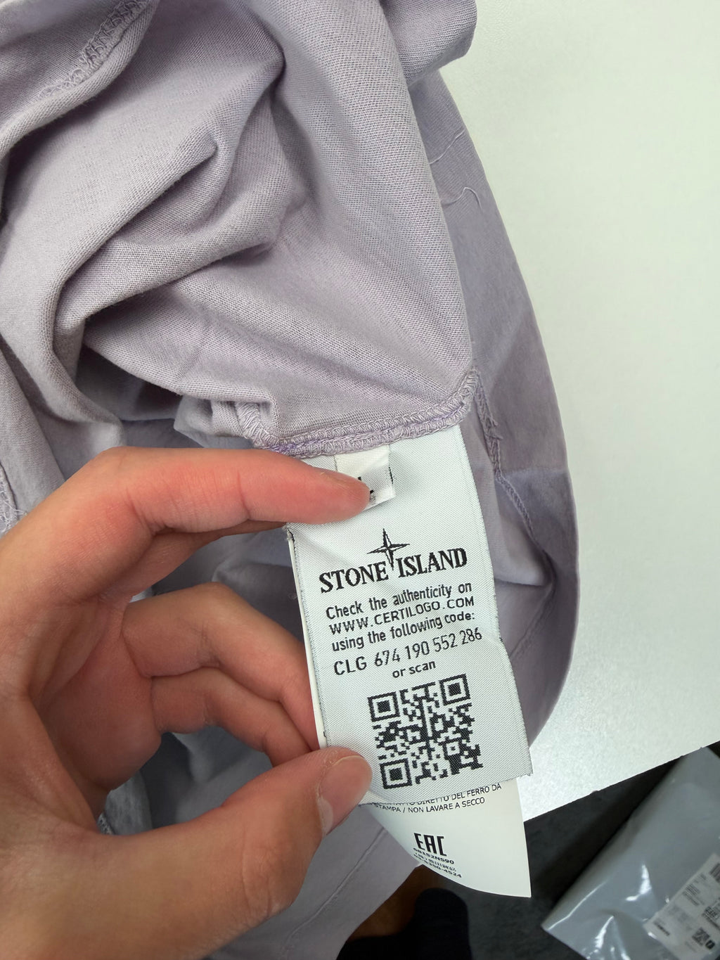 T-shirt Stone Island – Taille L – Violet Clair avec Motif à l’Avant