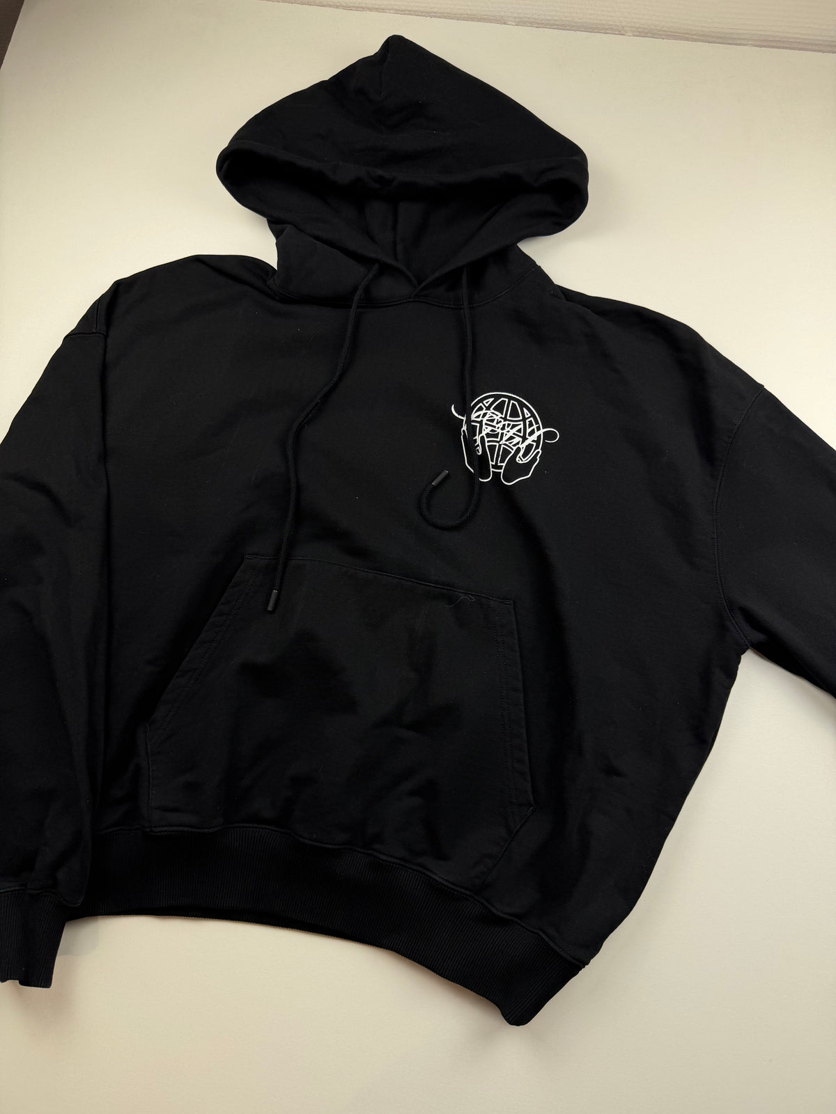 Pull à Capuche Off-White « Hand Arrow Boxy » – Taille L – Noir