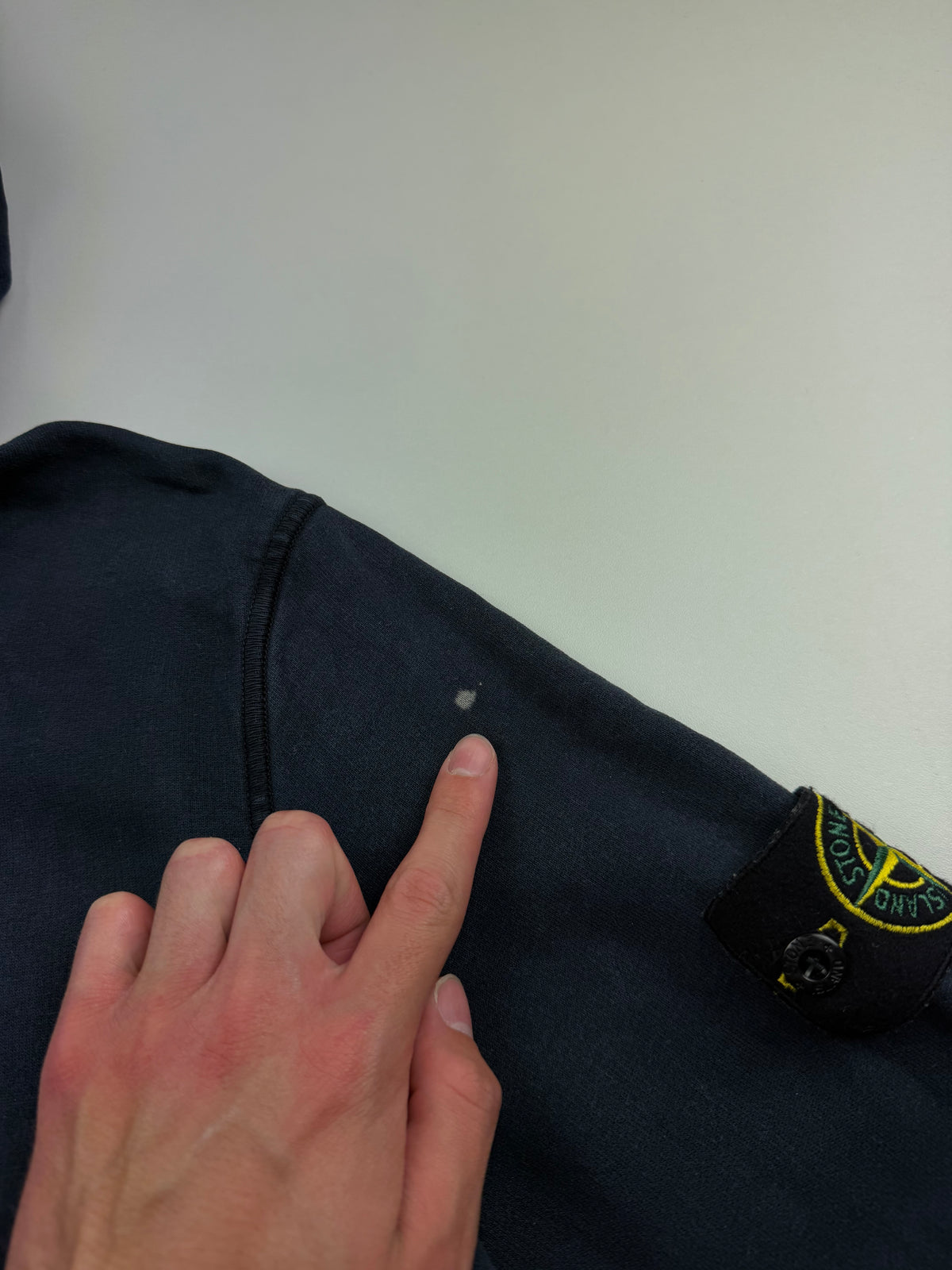Pull à Capuche Stone Island – Taille L – Bleu Marine