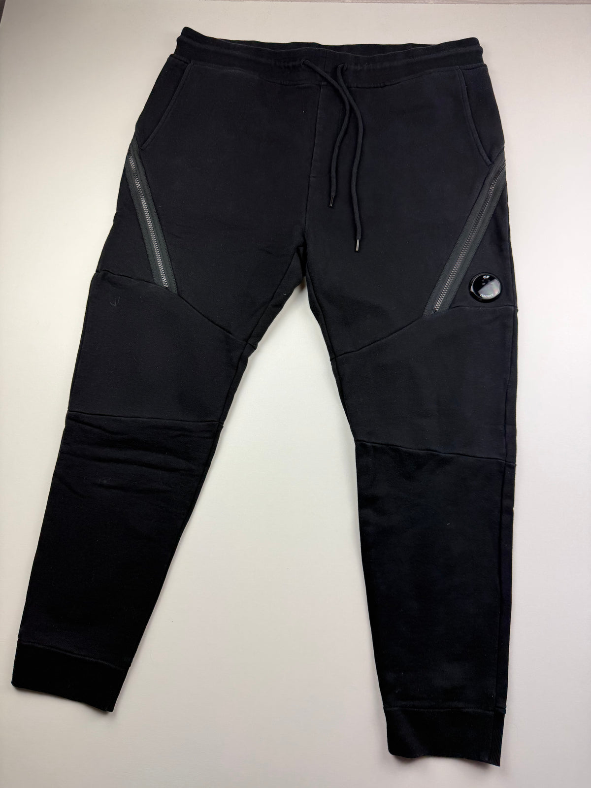 Jogging C.P. Company – Taille XL – Noir – 2 Poches Zippées