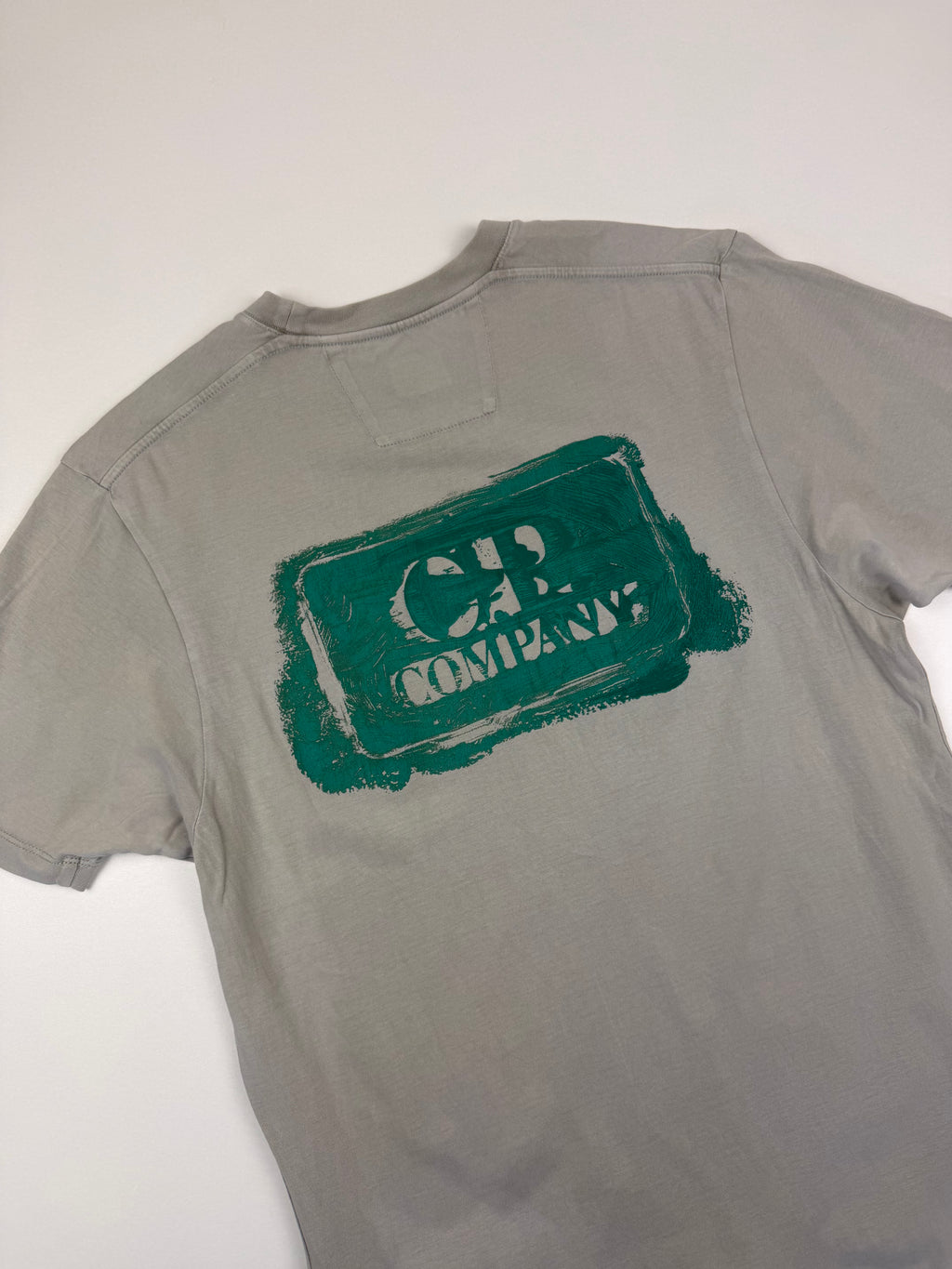 T-shirt C.P. Company – Taille S – Gris avec Motif Avant et Dos Vert