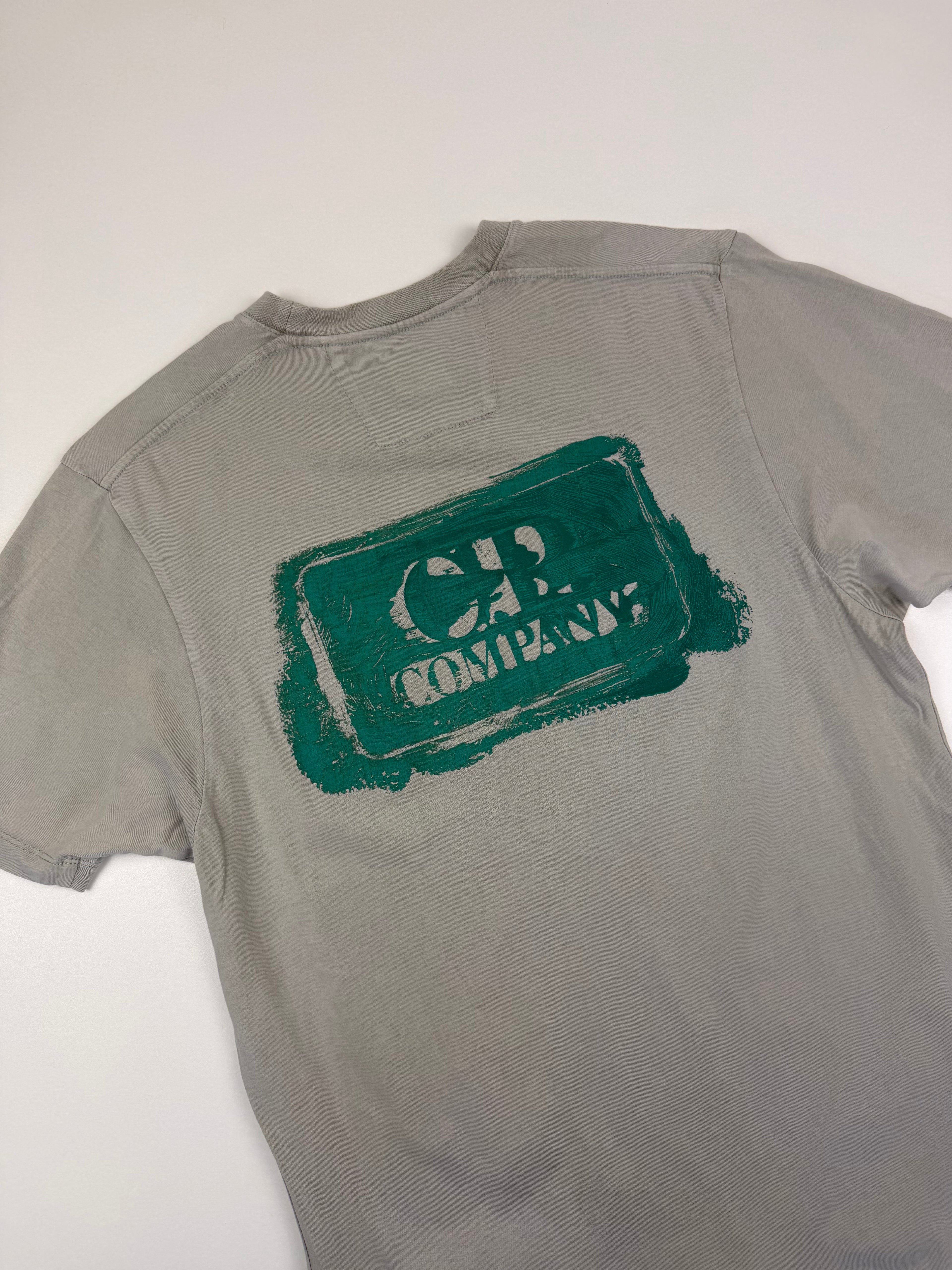 T-shirt C.P. Company – Taille S – Gris avec Motif Avant et Dos Vert