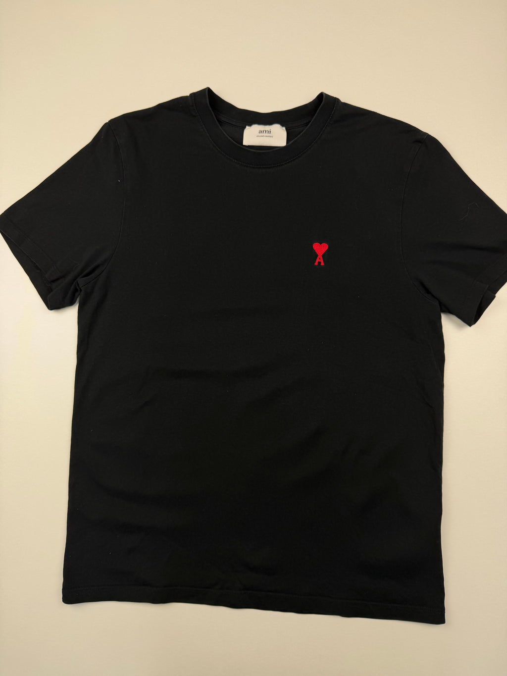 T-shirt AMI – Taille L – Noir avec Logo Cœur Rouge