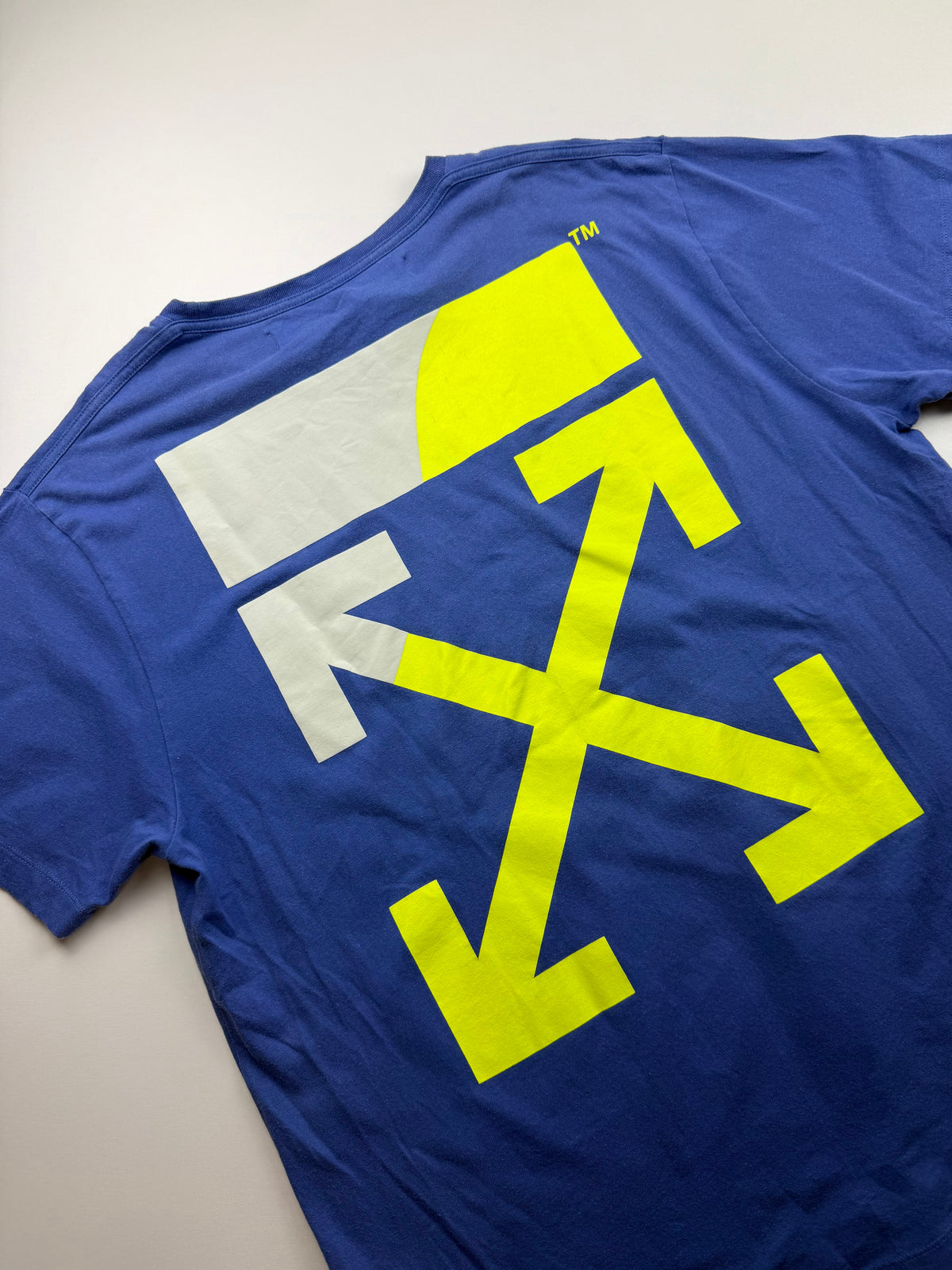 T-shirt Off-White « Split Arrows » – Taille S – Bleu roi, blanc et jaune