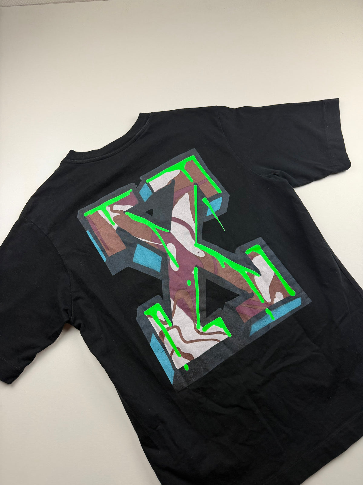 T-Shirt Off-White « Neen Arrow Skate » – Taille S – Noir