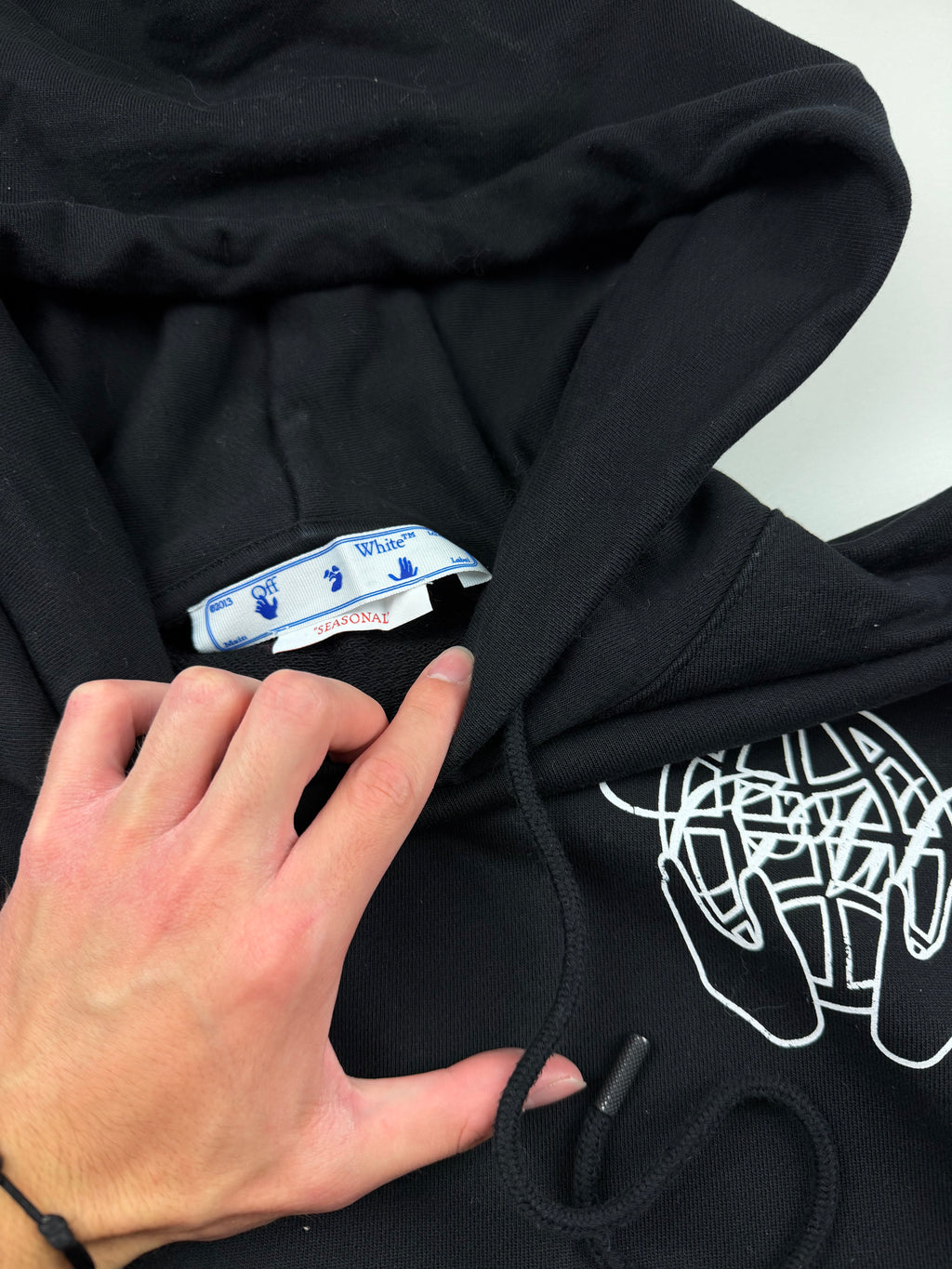 Pull à Capuche Off-White « Hand Arrow Boxy » – Taille L – Noir