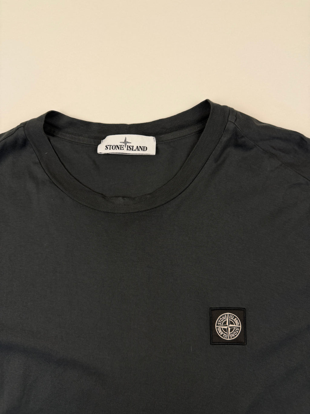 T-shirt Stone Island – Taille XXL (fit XL) – Gris/Noir avec Logo Poitrine