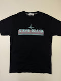 T-shirt Stone Island – Taille M – Noir avec Logo Imprimé à l’Avant