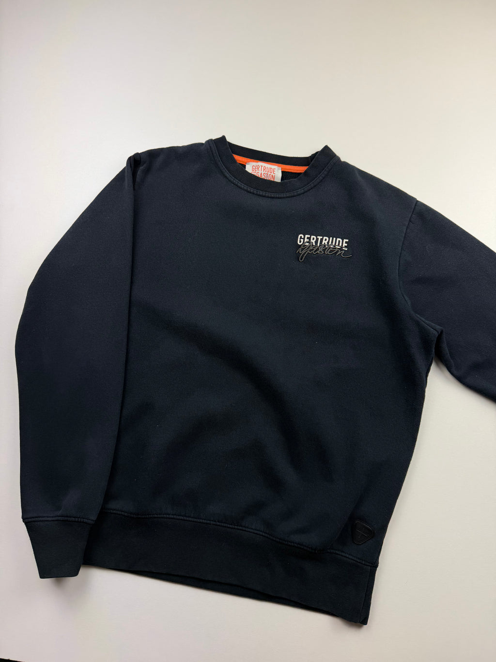 Pull Gertrude – Taille S – Noir – Logo Poitrine Brodé