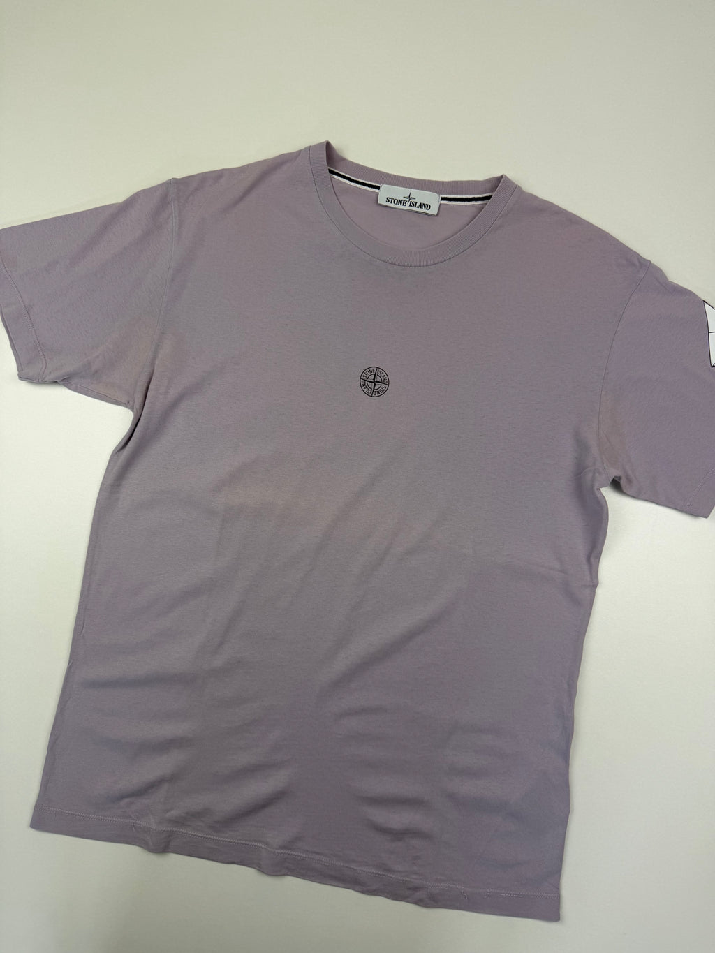 T-shirt Stone Island – Taille L – Violet Clair avec Motif à l’Avant