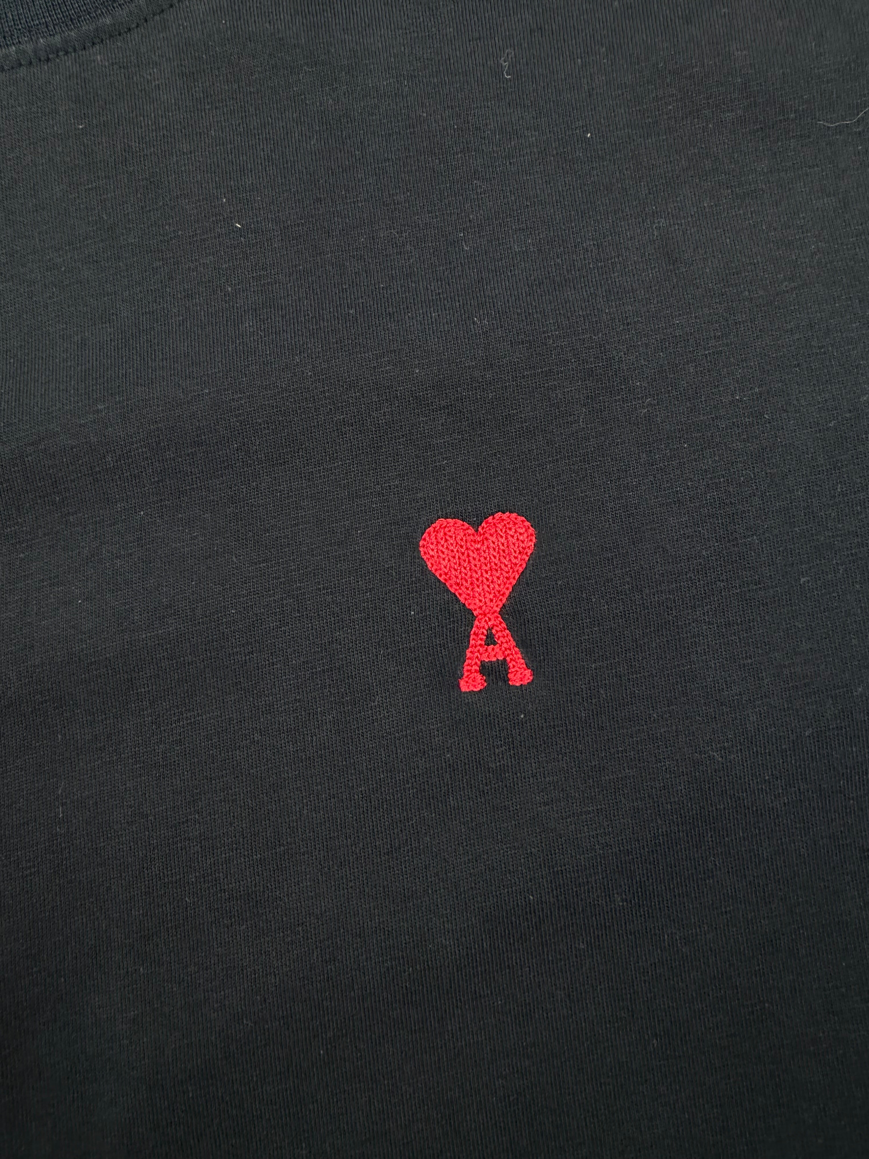 T-shirt AMI – Taille L – Noir avec Cœur Rouge