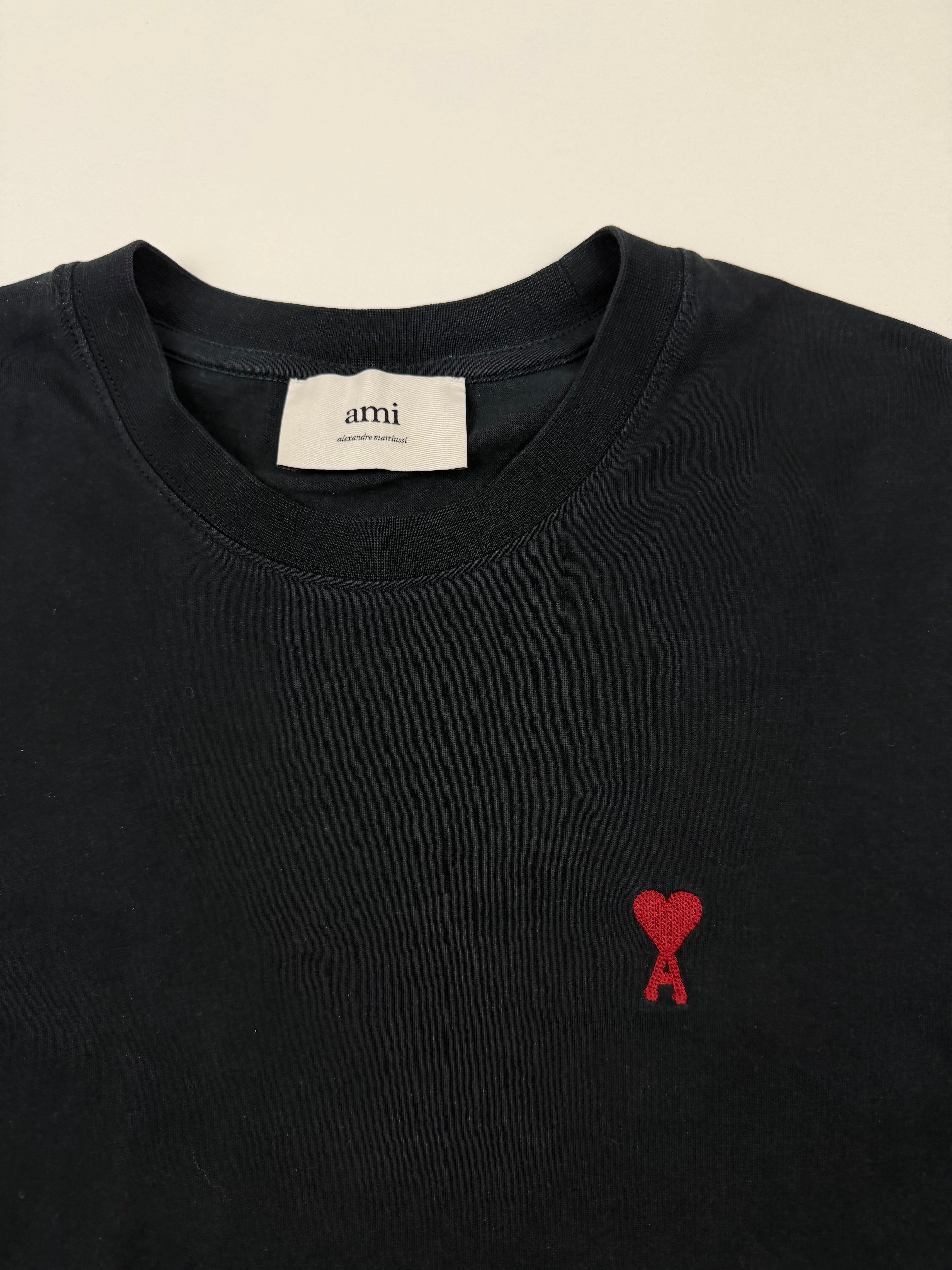 T-shirt AMI – Taille M – Noir avec Logo Cœur Rouge