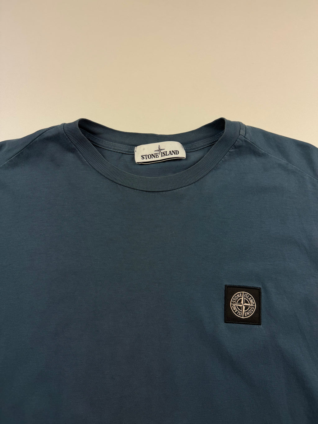 T-Shirt Stone Island – Taille L – Bleu Marine – Logo Poitrine