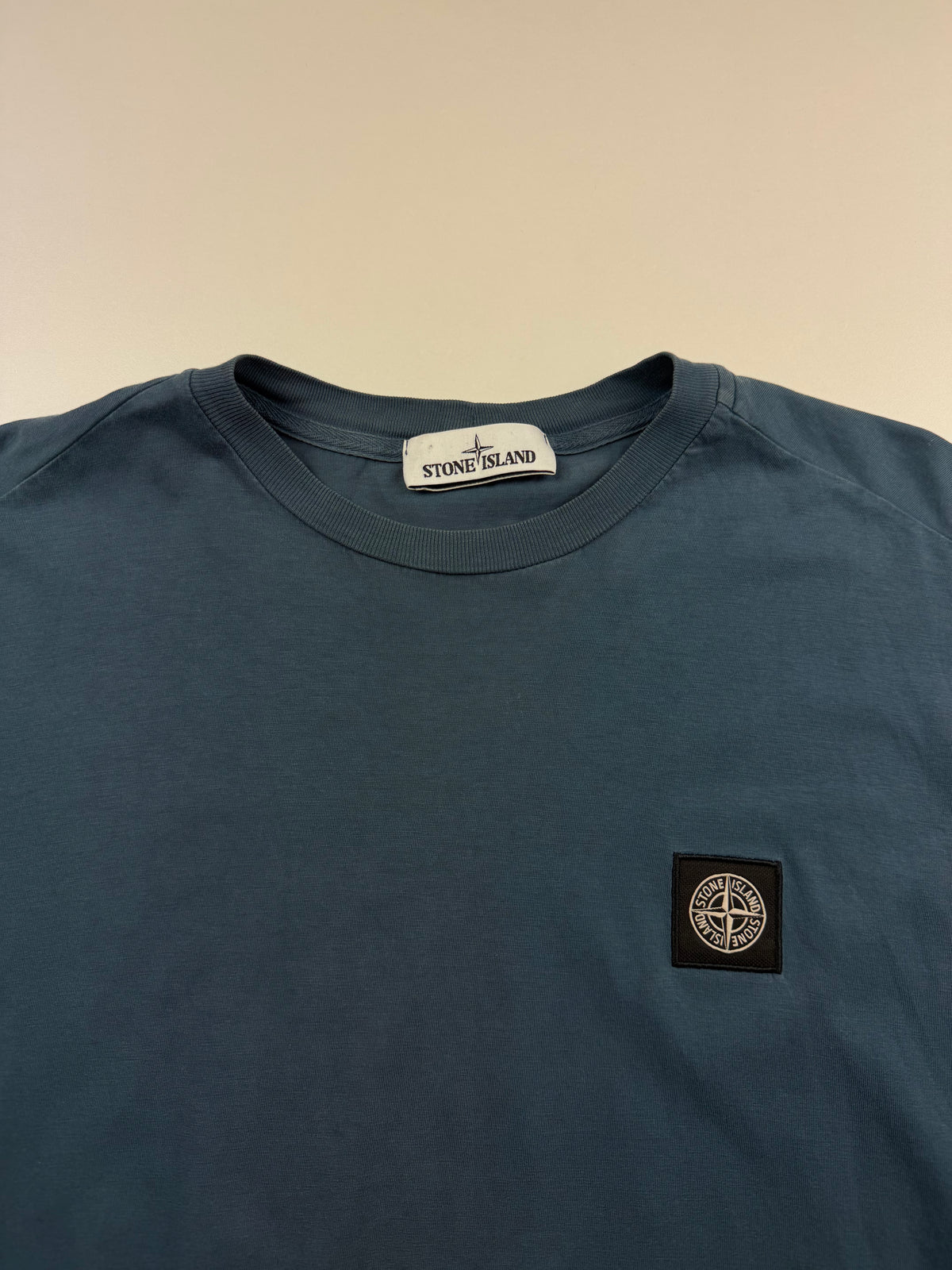 T-Shirt Stone Island – Taille L – Bleu Marine – Logo Poitrine