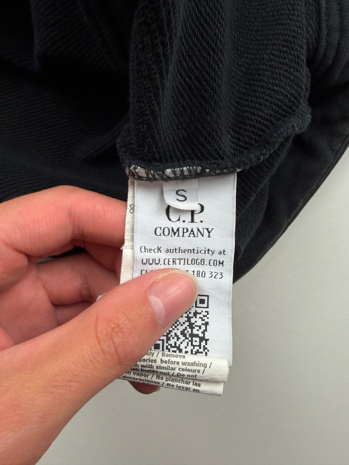 Pull à Capuche C.P. Company – Taille S – Gris Foncé – Zip Avant