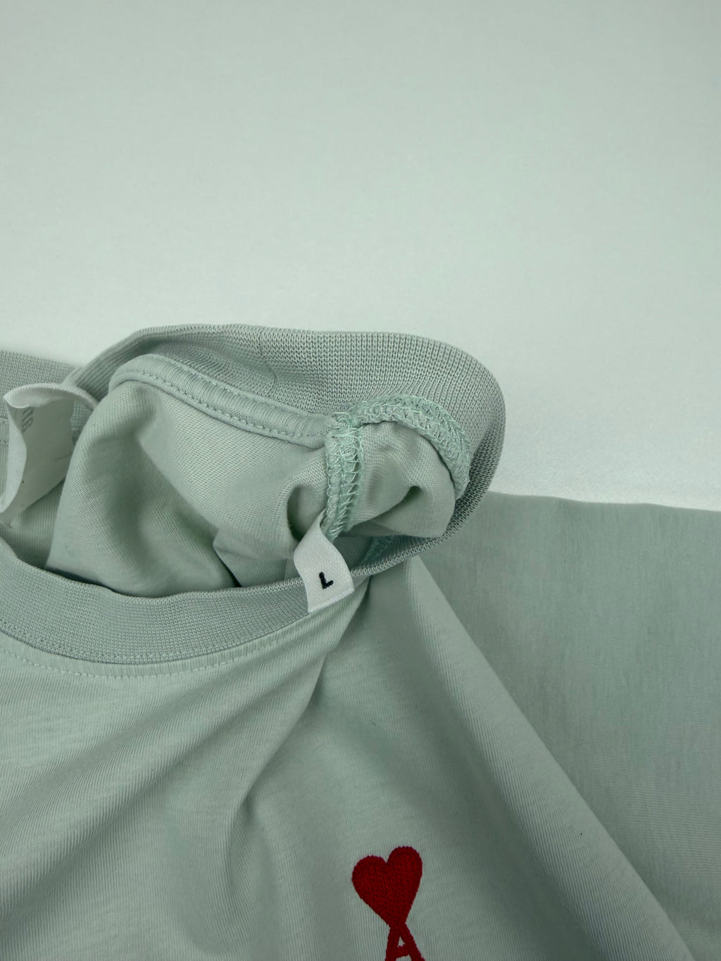 T-shirt AMI – Taille L – Vert Menthe avec Logo Cœur Rouge