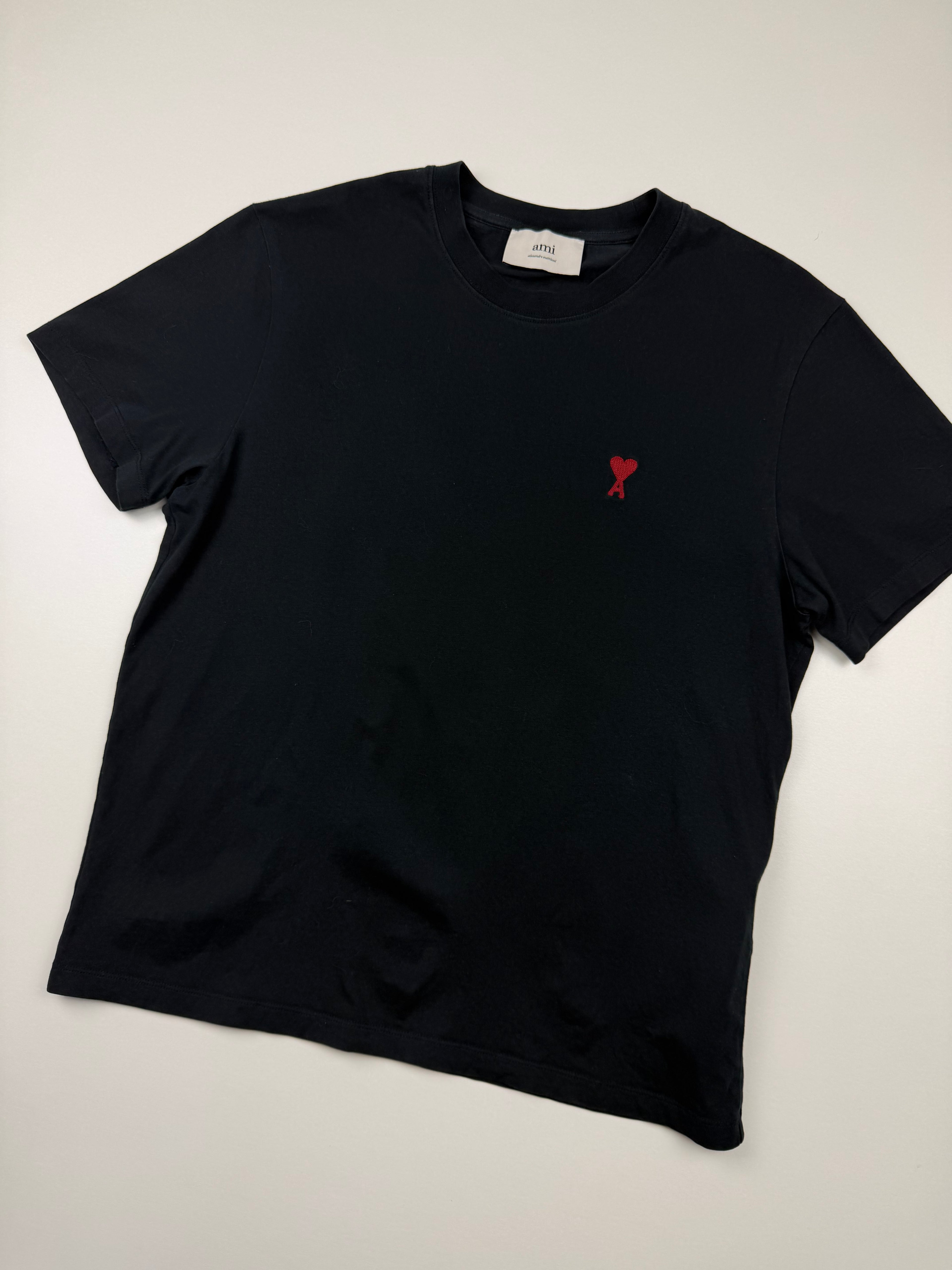 T-shirt AMI – Taille M – Noir avec Logo Cœur Rouge