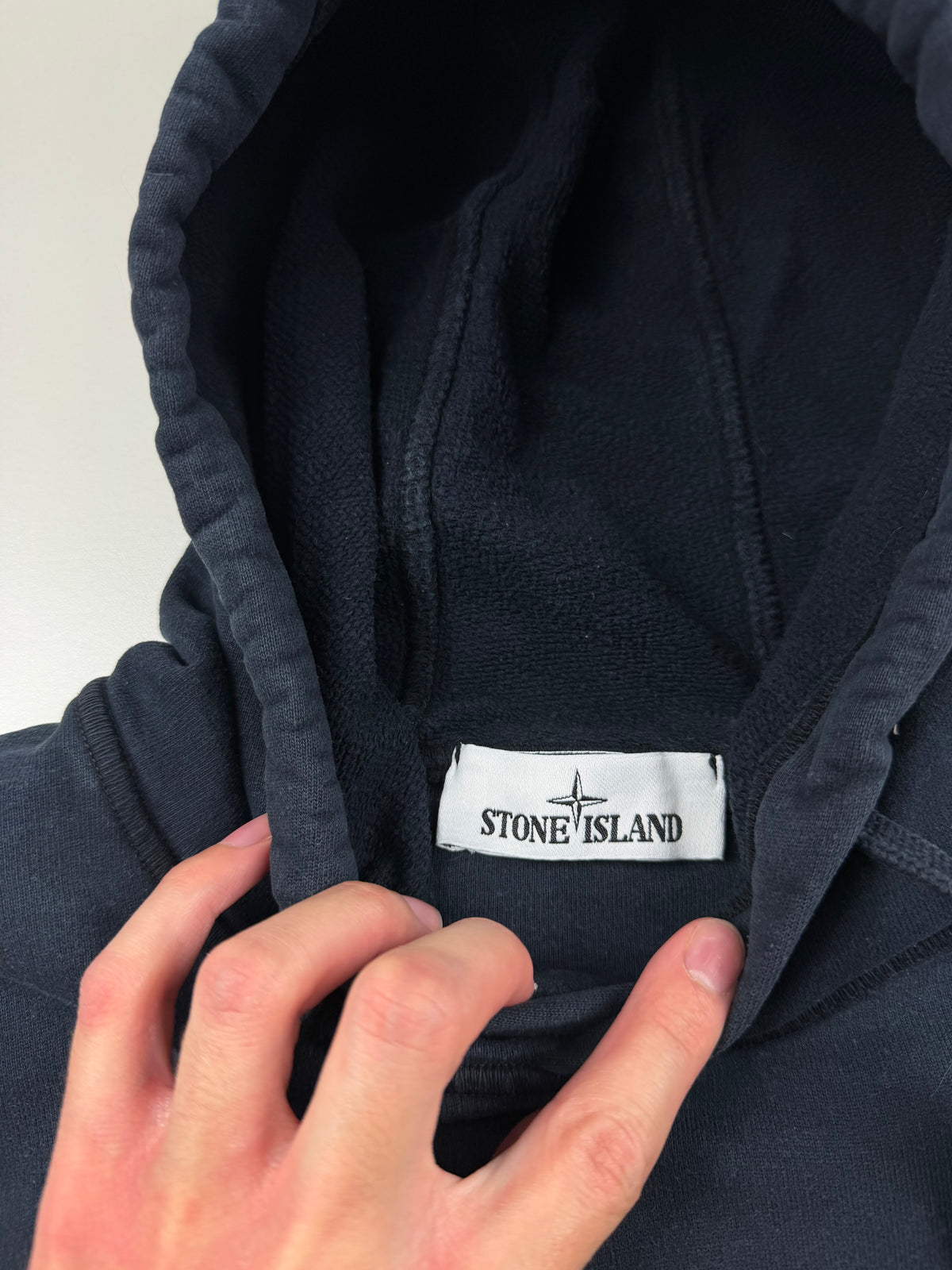 Pull à Capuche Stone Island – Taille L – Bleu Marine